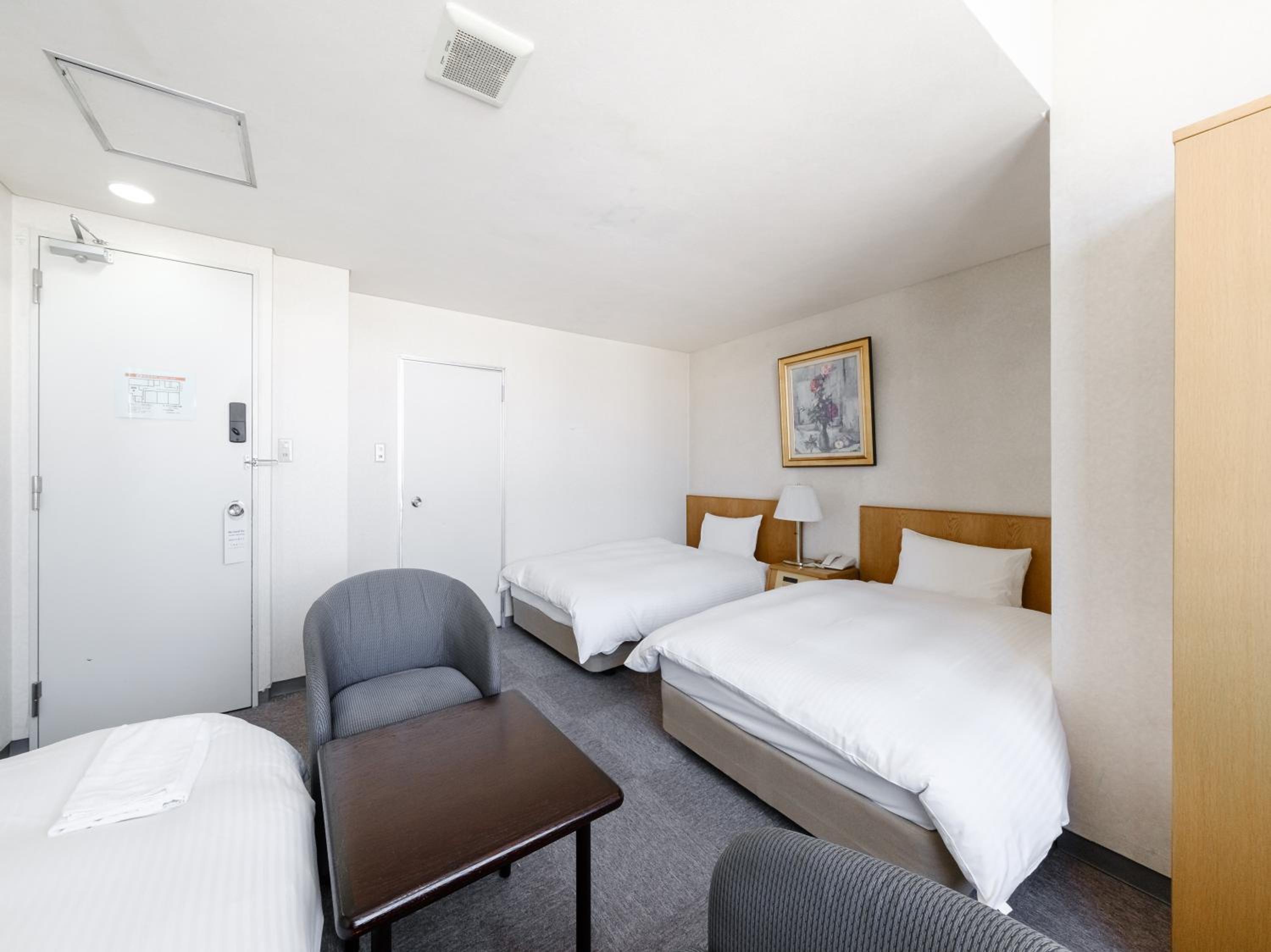 Triple Room - Smoking - Photo 4