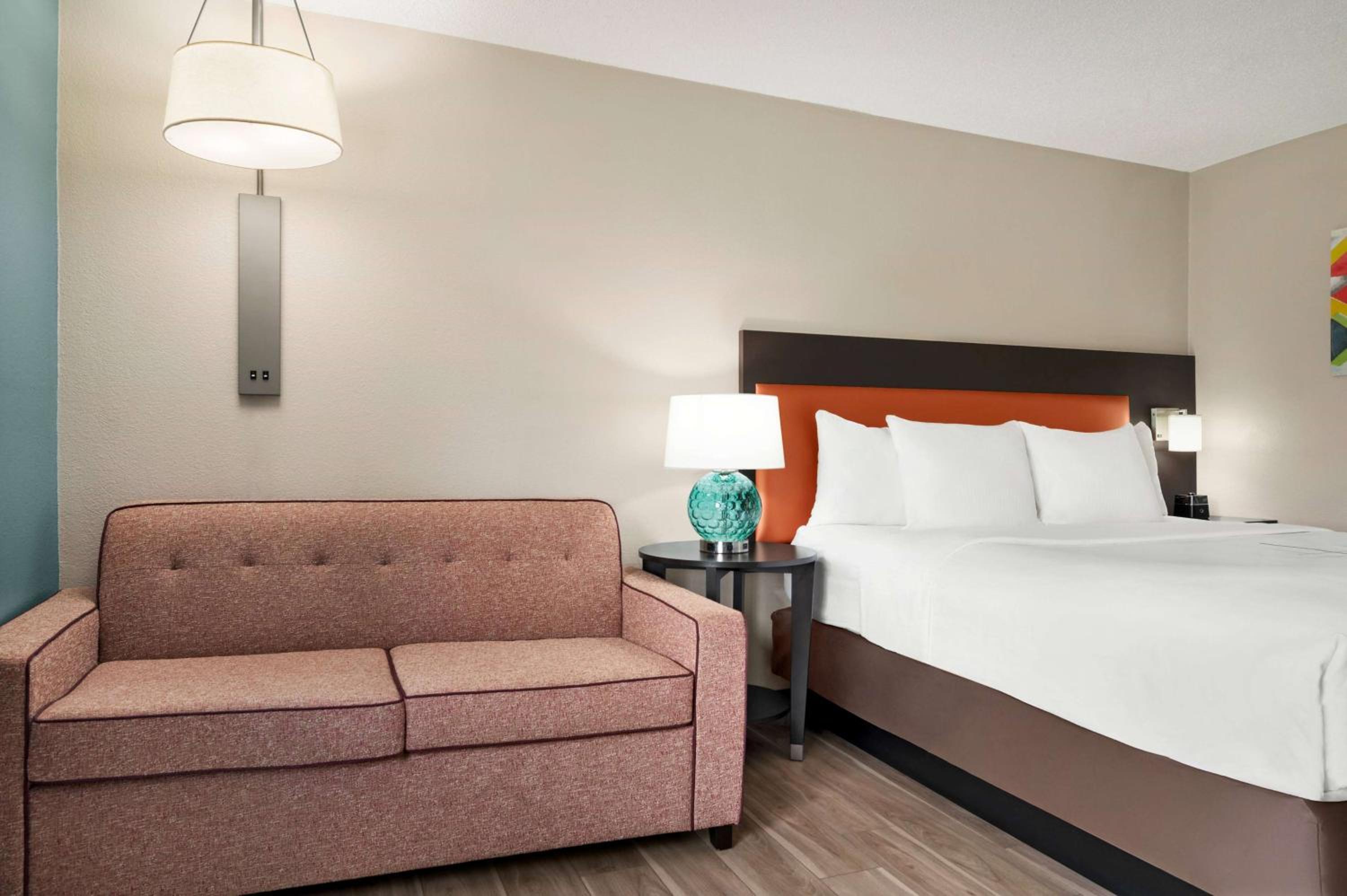 Deluxe King Room - Photo 7