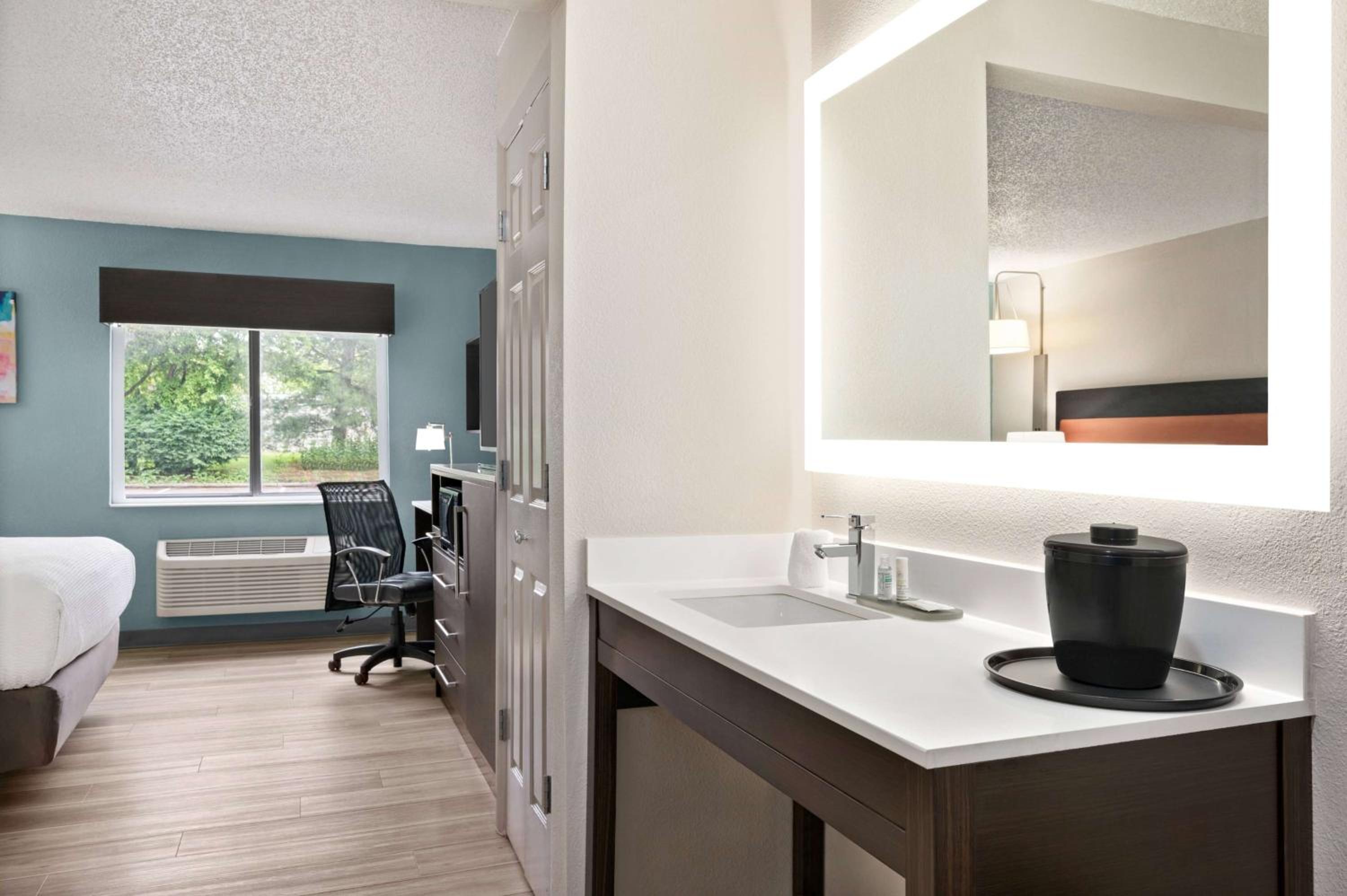 Double Room - Disability Access - Photo 7