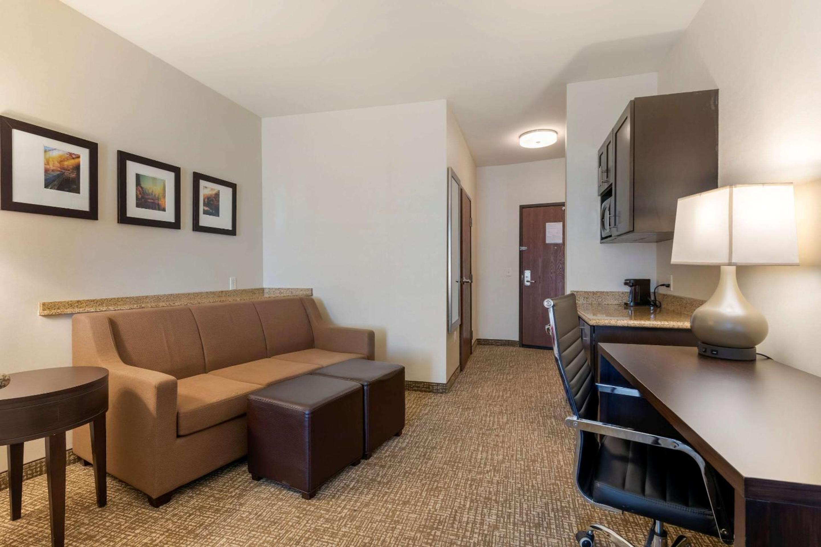 Suite, 1 King Bed with Sofa Bed, Non Smoking - Photo 6