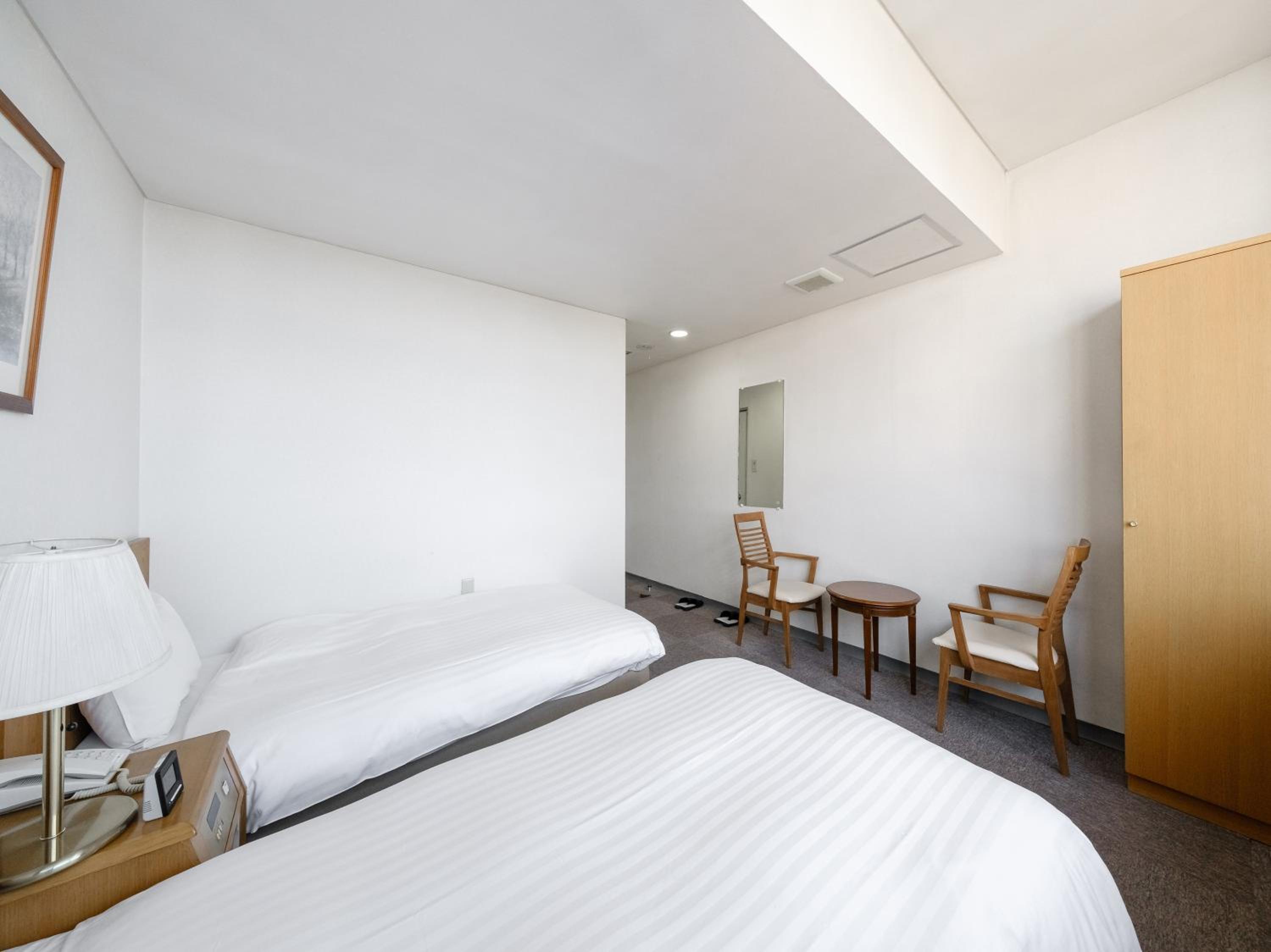 Twin Room - Smoking - Photo 3