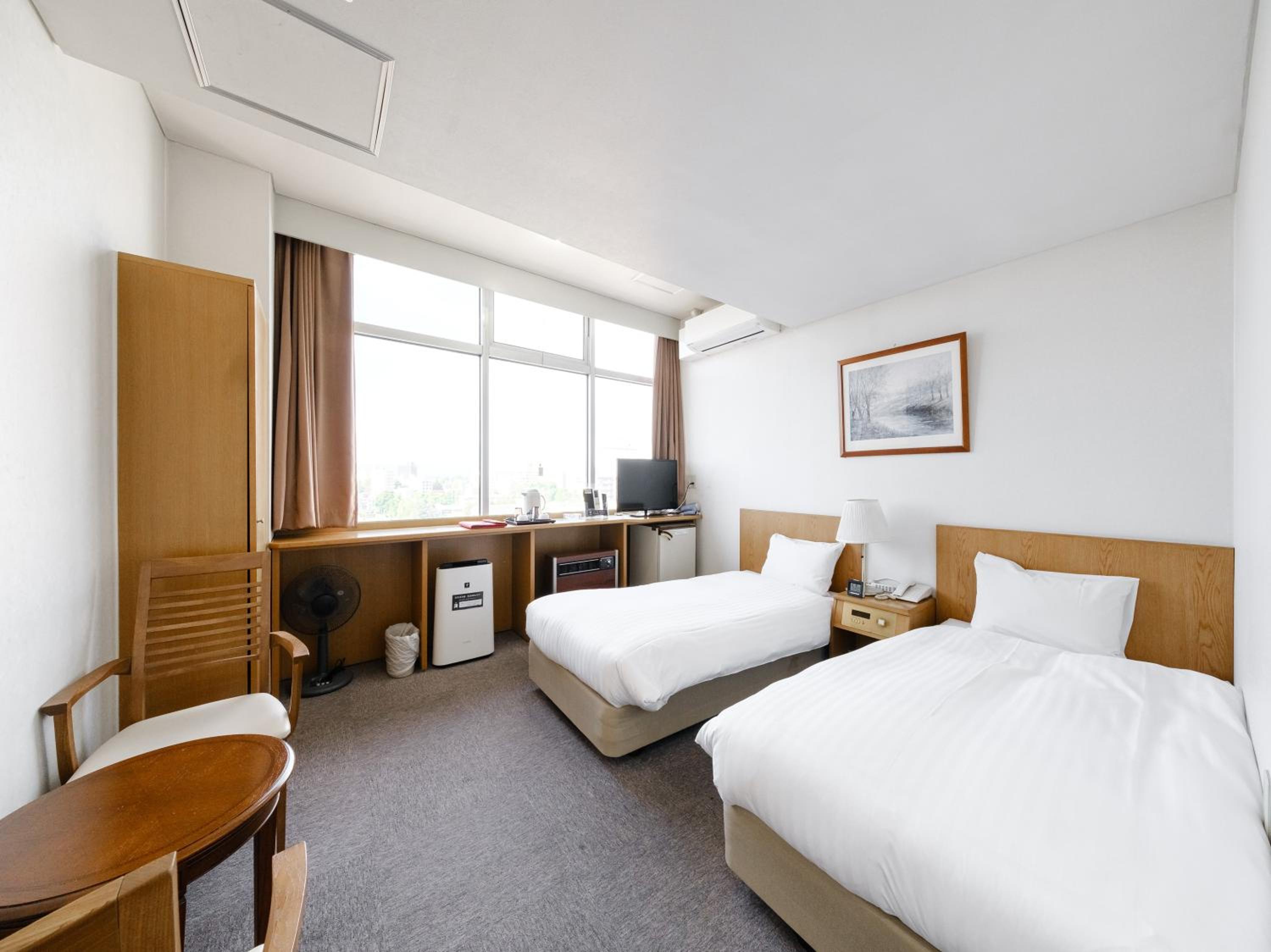 Twin Room - Smoking - Photo 4