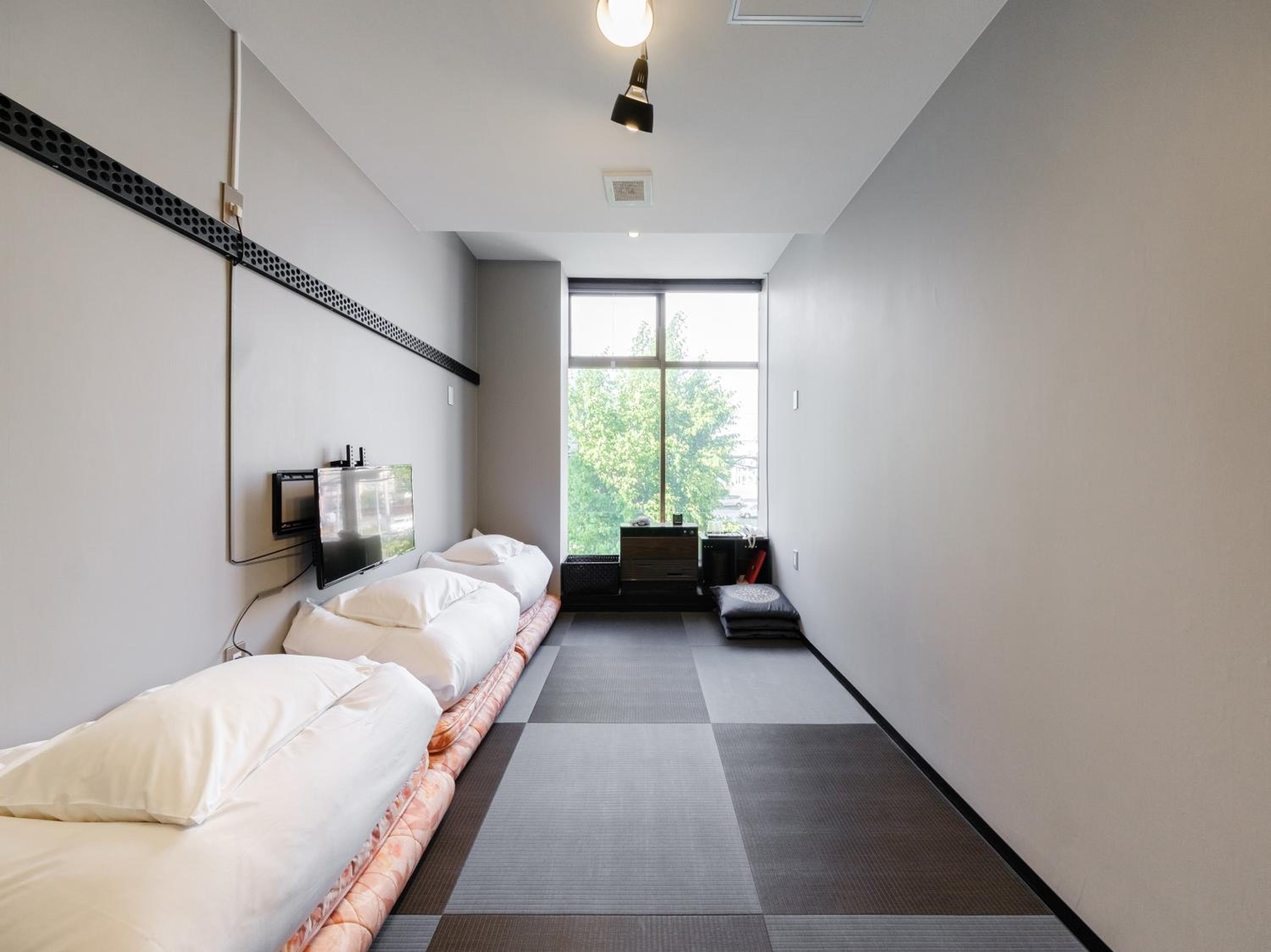 Japanese-Style Triple Room with Shared Bathroom - Non-Smoking, photo 6