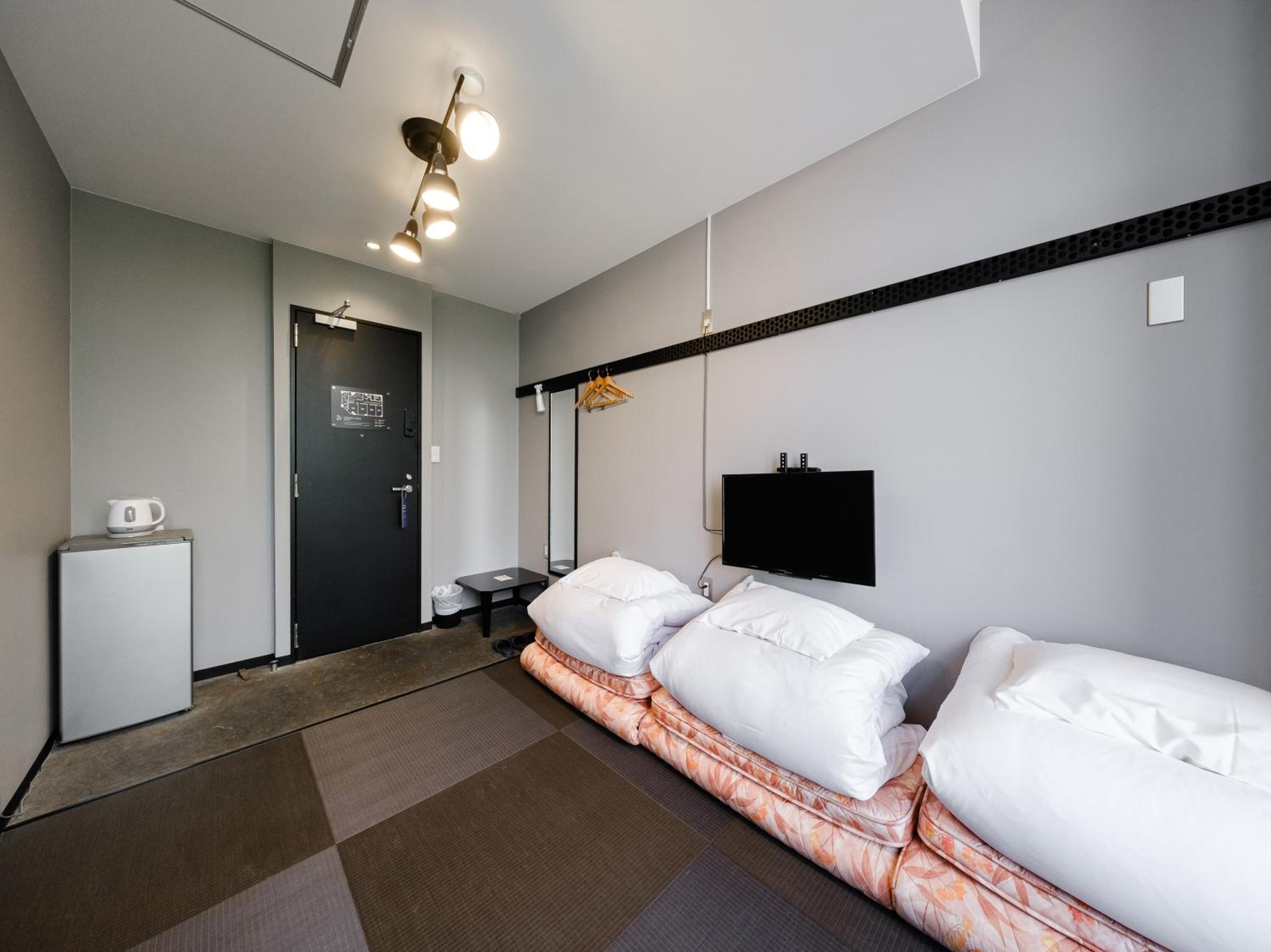 Japanese-Style Triple Room with Shared Bathroom - Non-Smoking photo 3