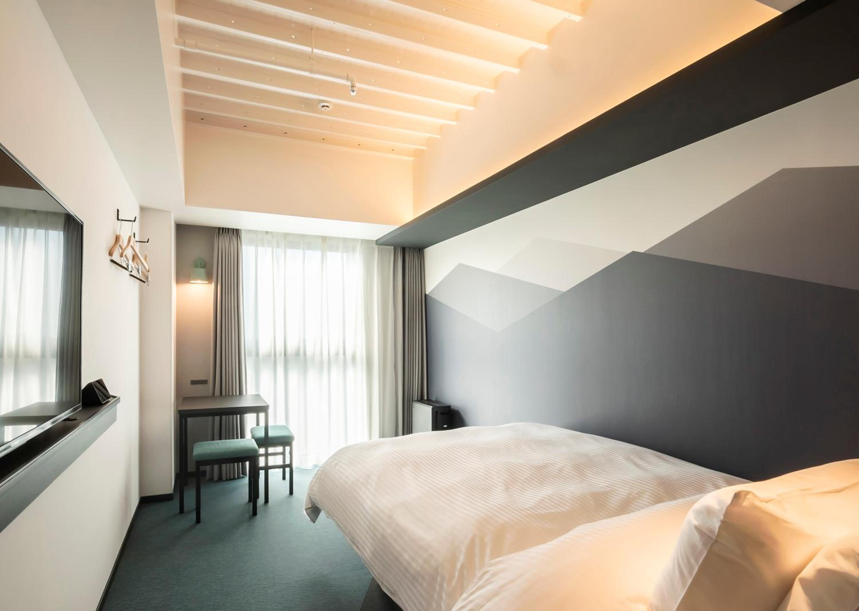 Standard Double Room with Complimentary Light Breakfast - Non-Smoking - Photo 6