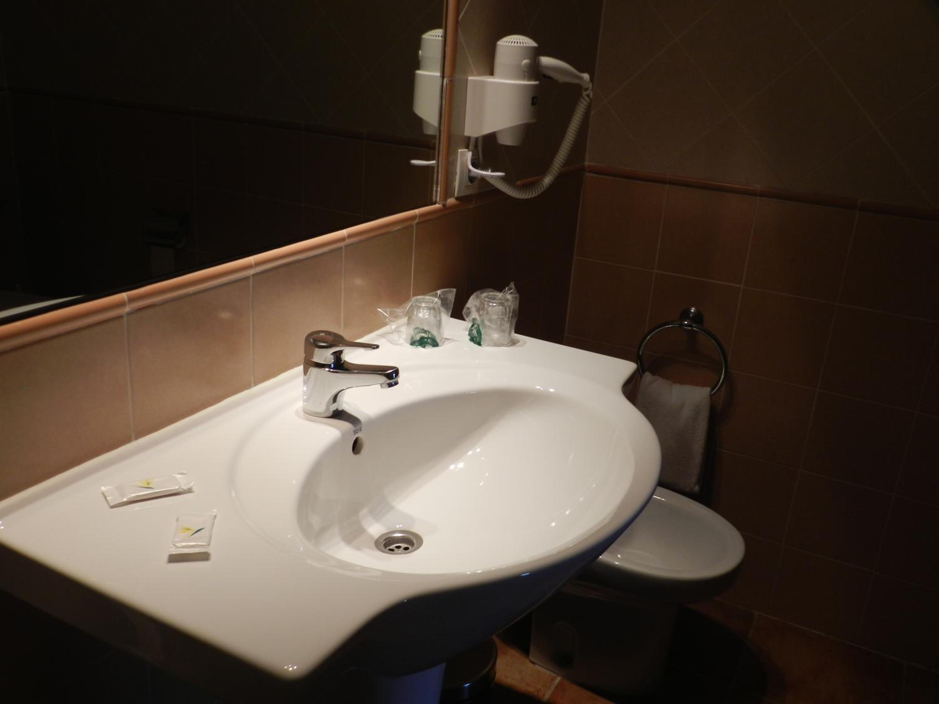 Double Standard Room - Photo 5