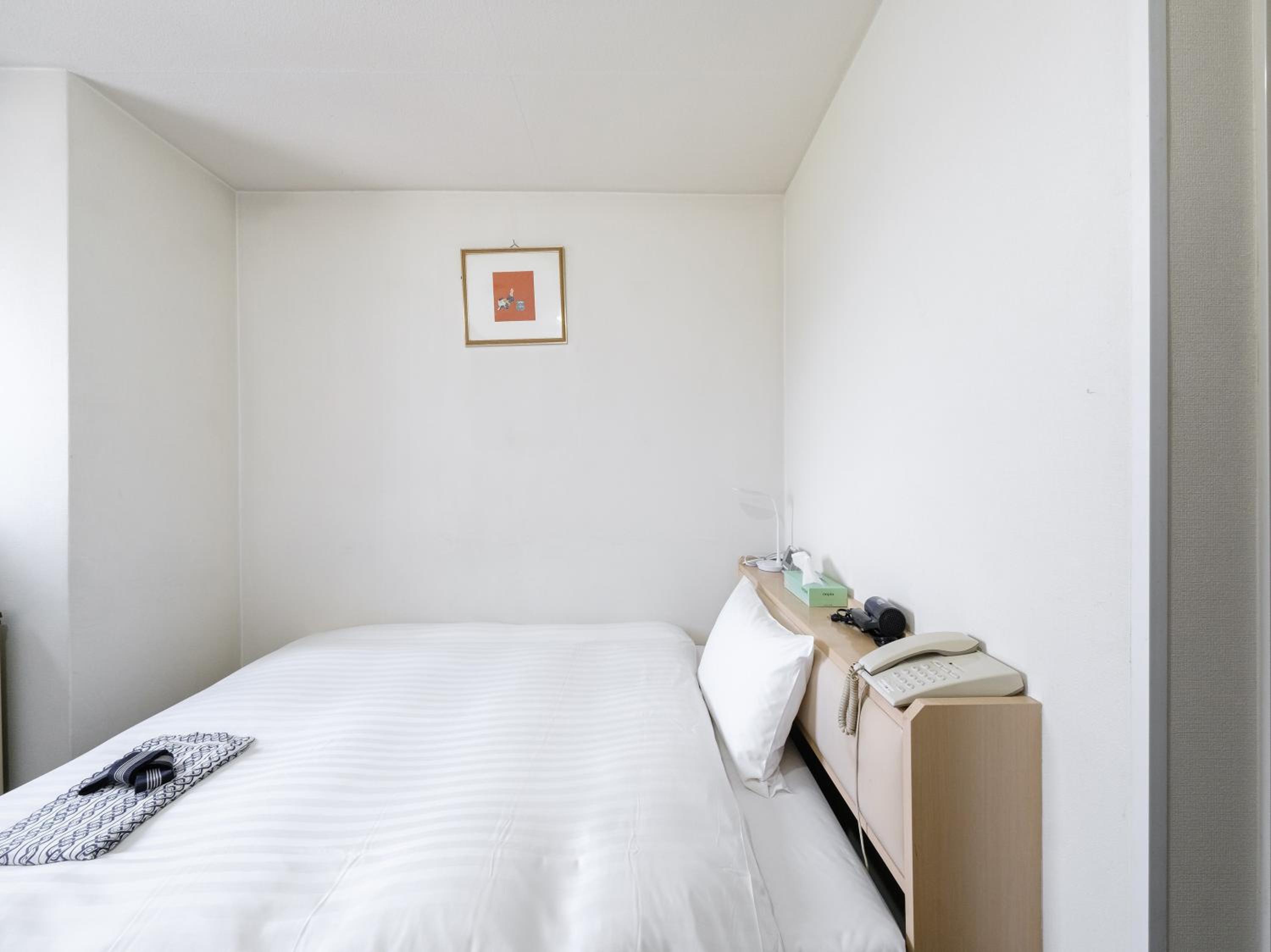 Single Room - Non-Smoking photo 3