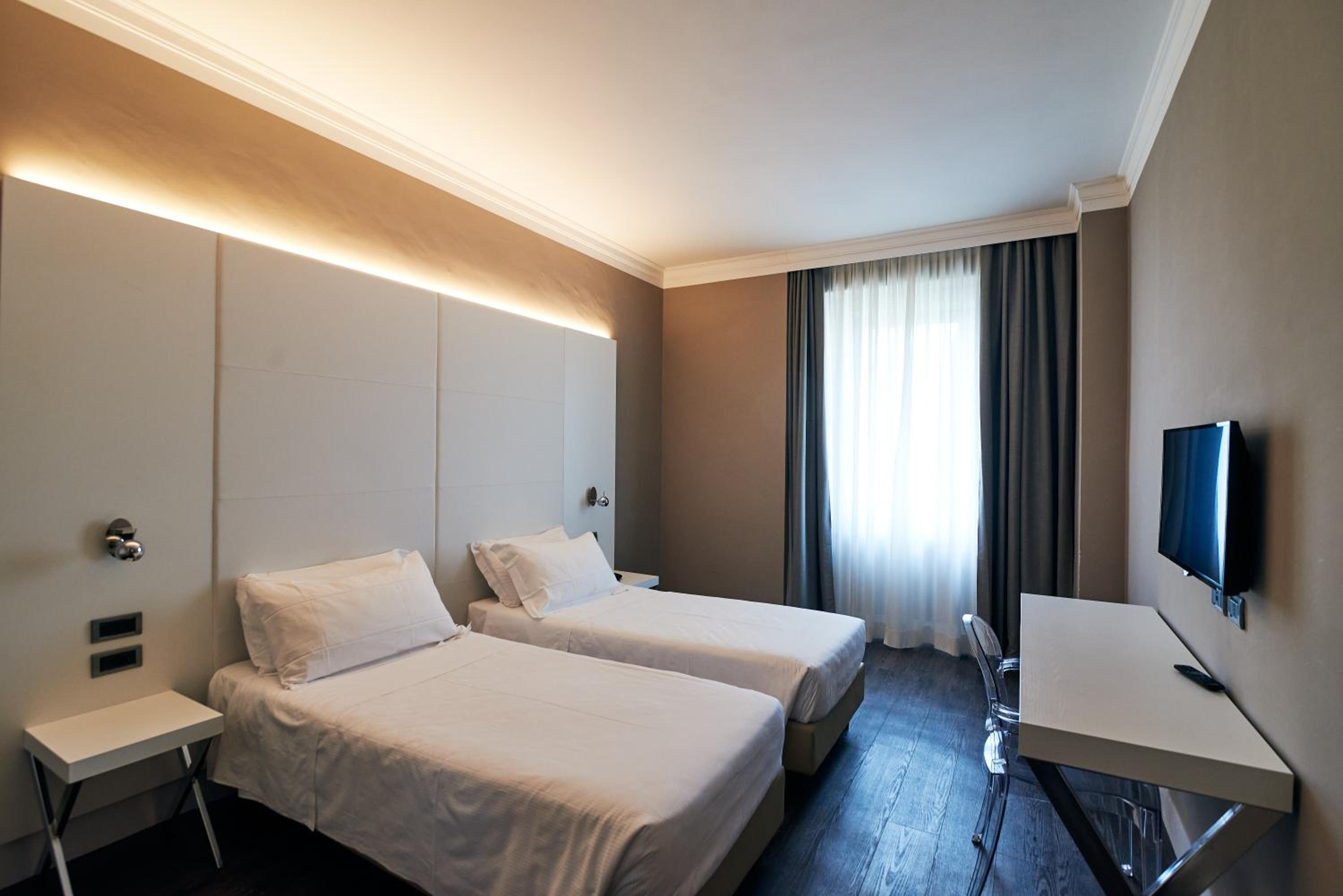 Superior Double or Twin Room photo 3