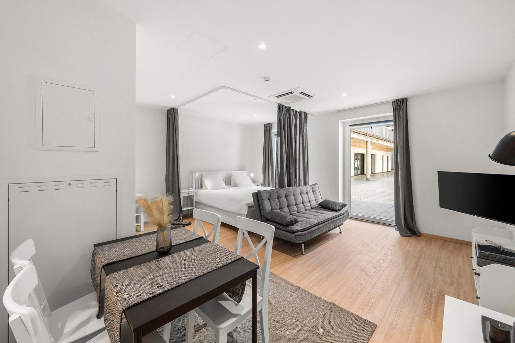 One-Bedroom Apartment