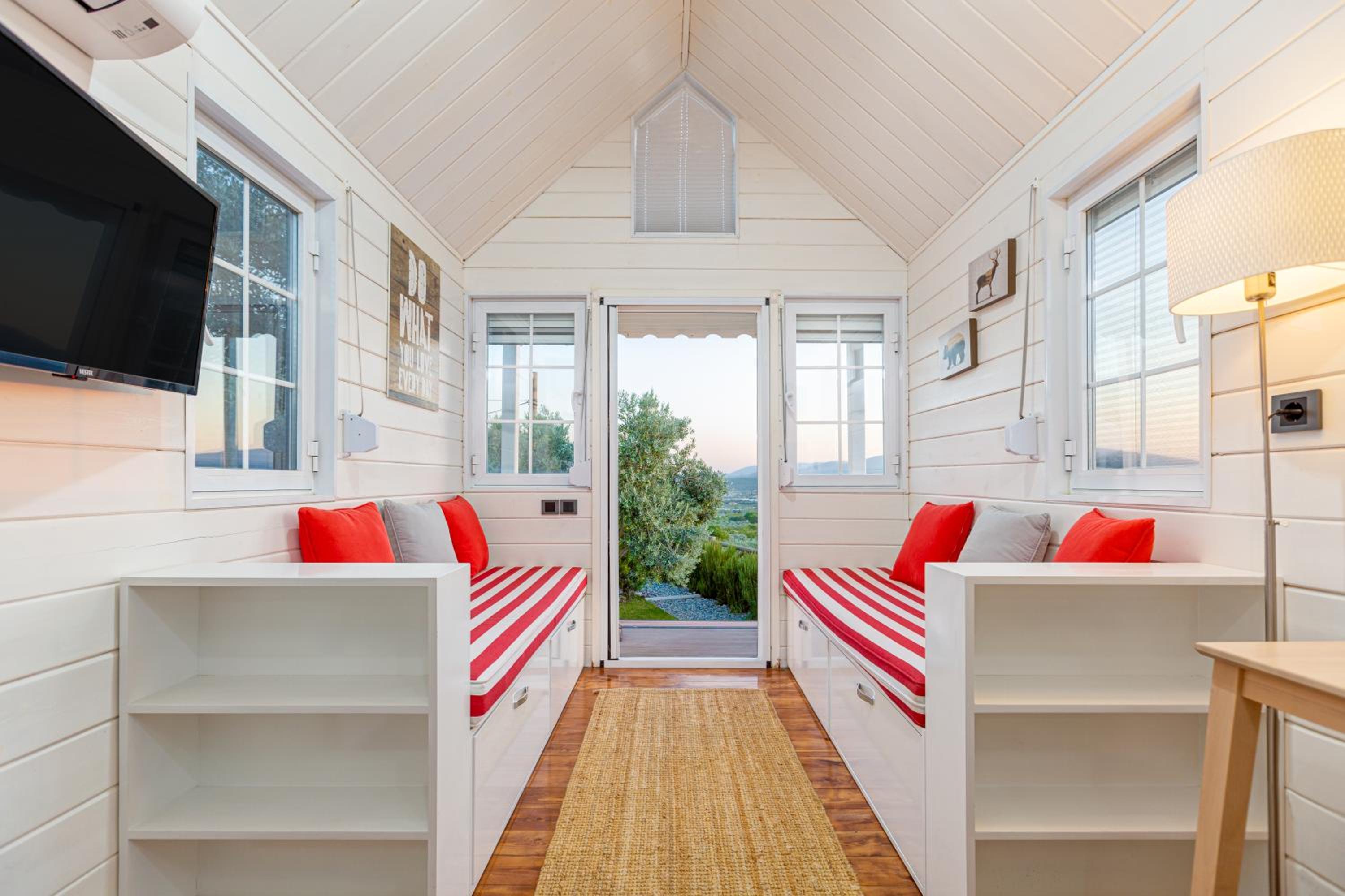 Bungalow with Garden View - Photo 3