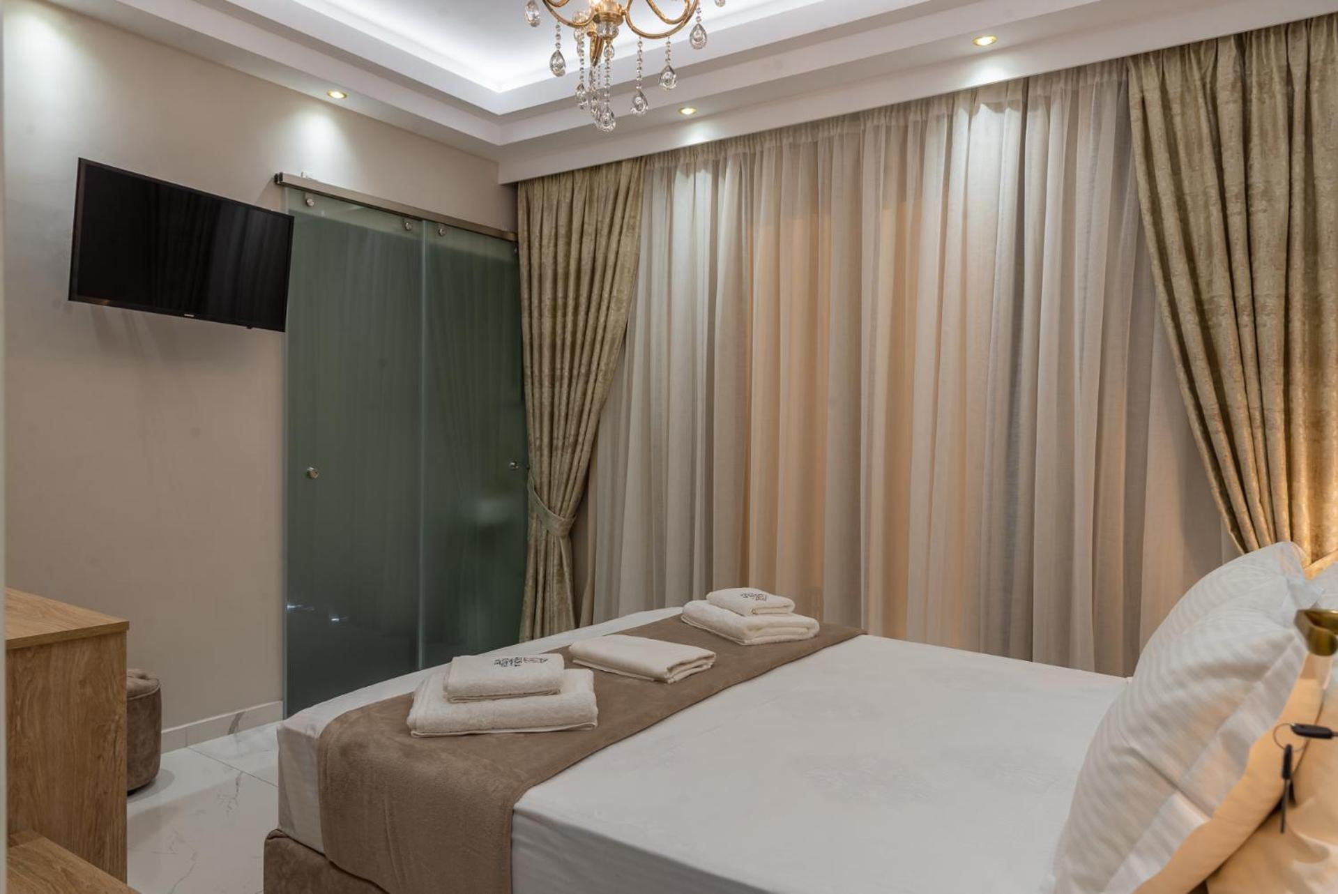 Deluxe Double Room with Balcony photo 2