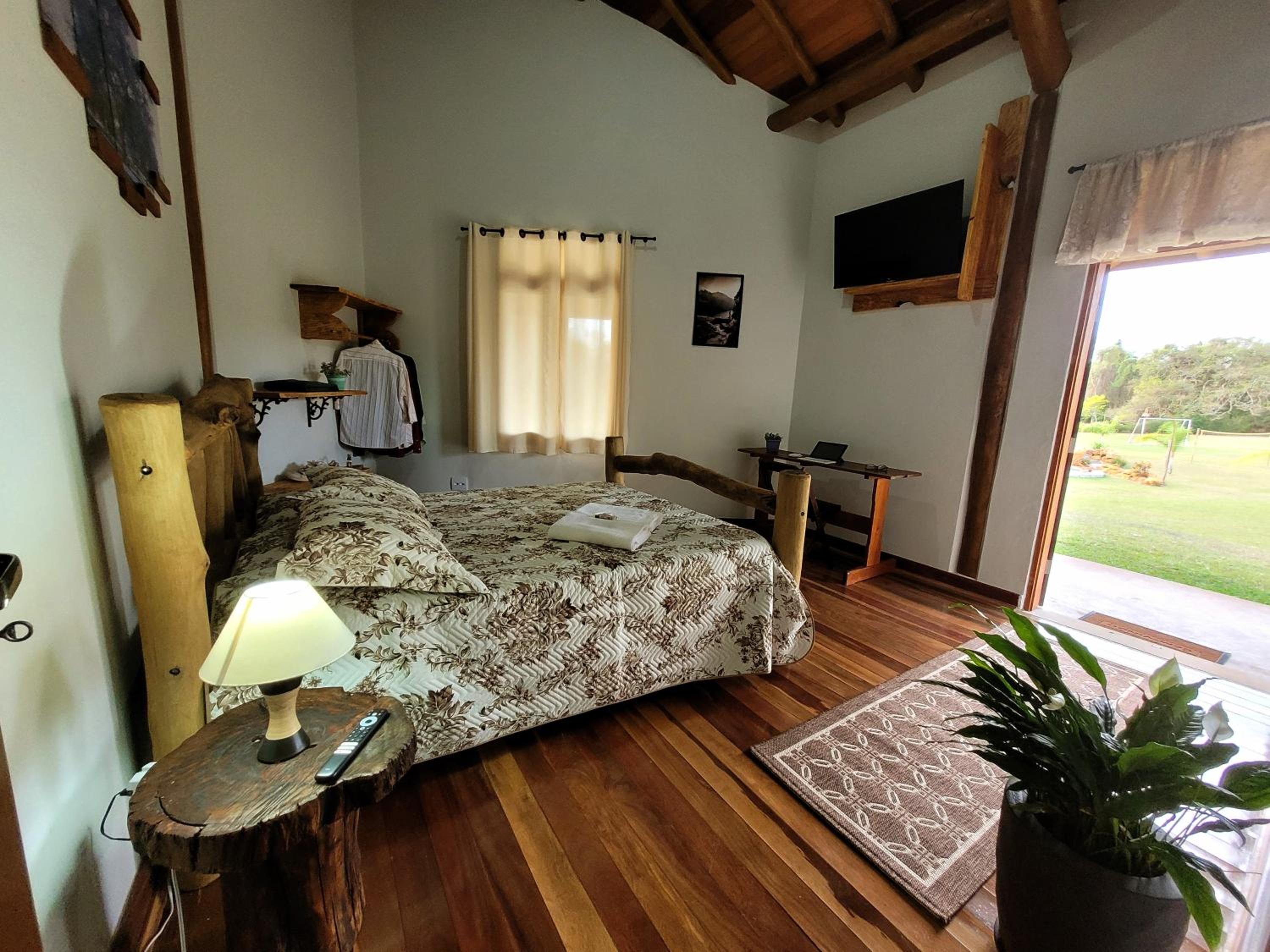 Deluxe Room - Photo 5