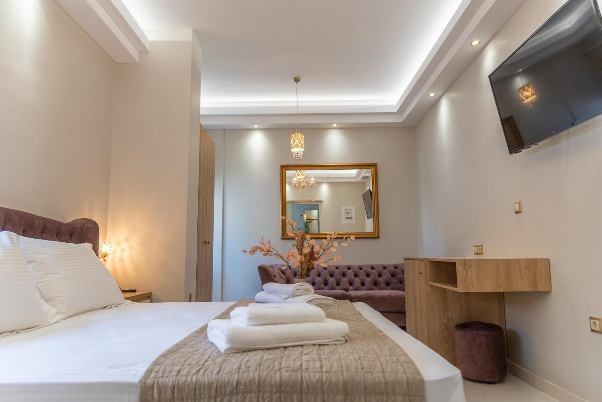 Deluxe Double Room with Side Sea View