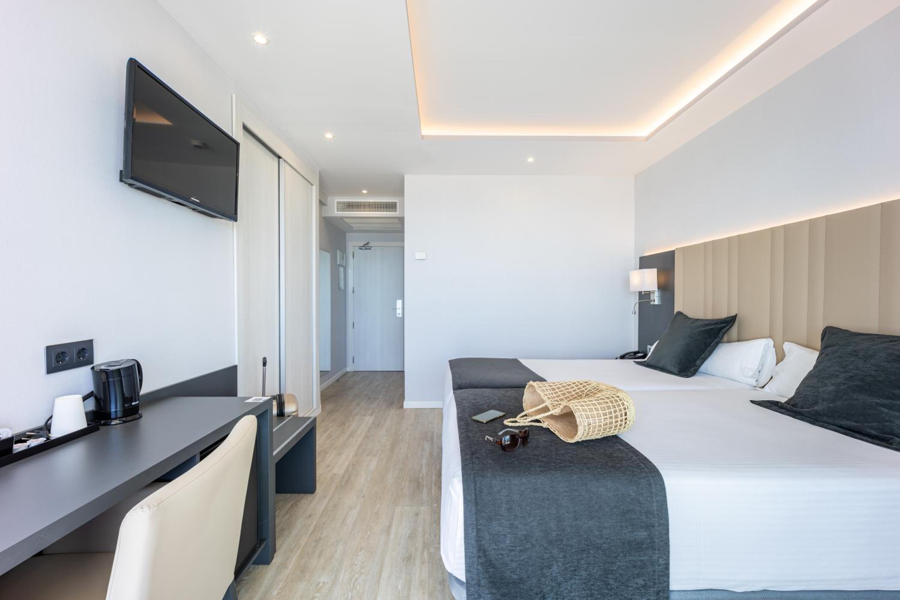 Habitación Doble o Twin Premium con Vista al Mar Frontal (1 Adulto)