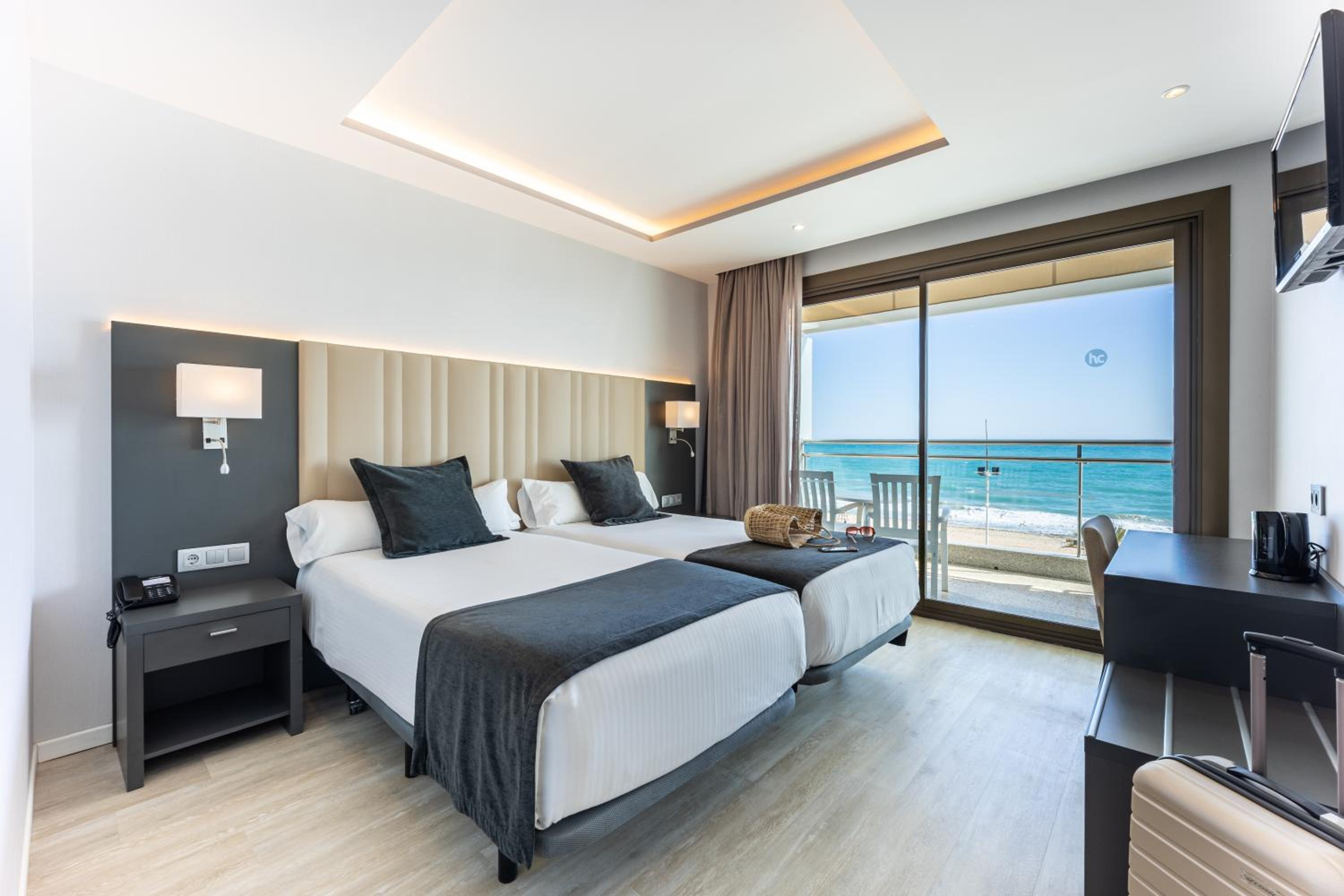 Habitación Doble o con Dos Camas Premium con Vista al Mar Frontal (2 Adultos)