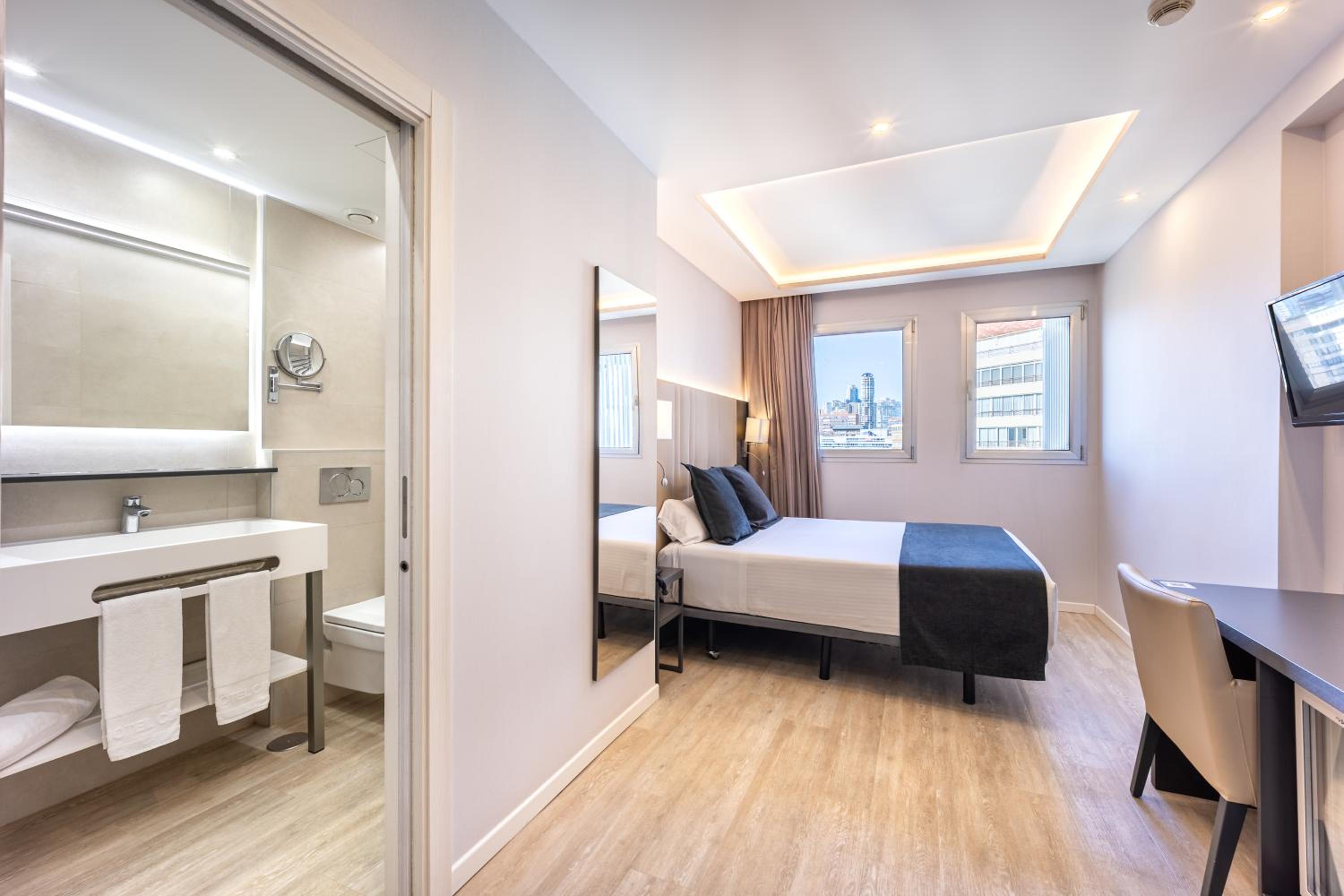 Double Room City View without Terrace (1 Adult) - Photo 1