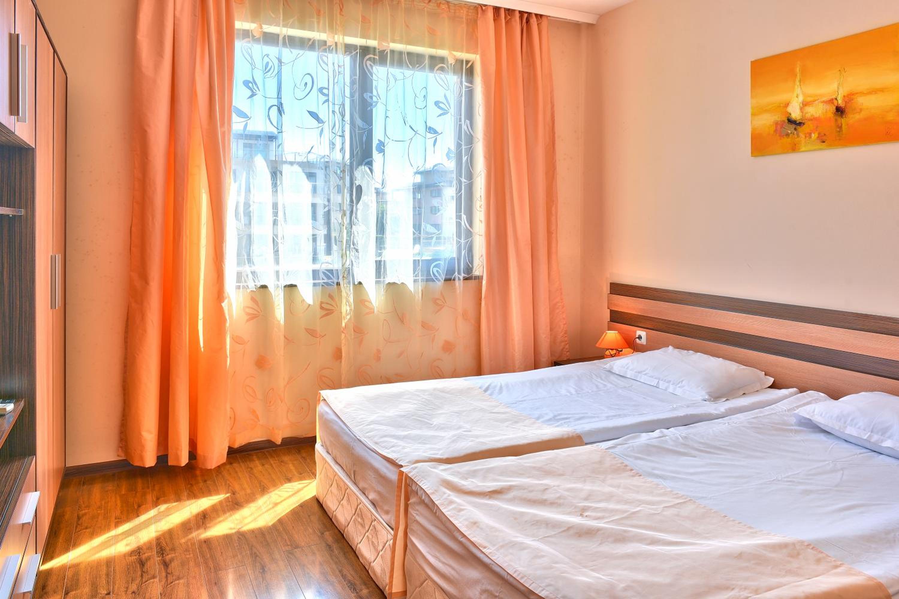 One-Bedroom Apartment with Balcony and Pool View - Free Access to Aquapark and Action Park - Photo 4