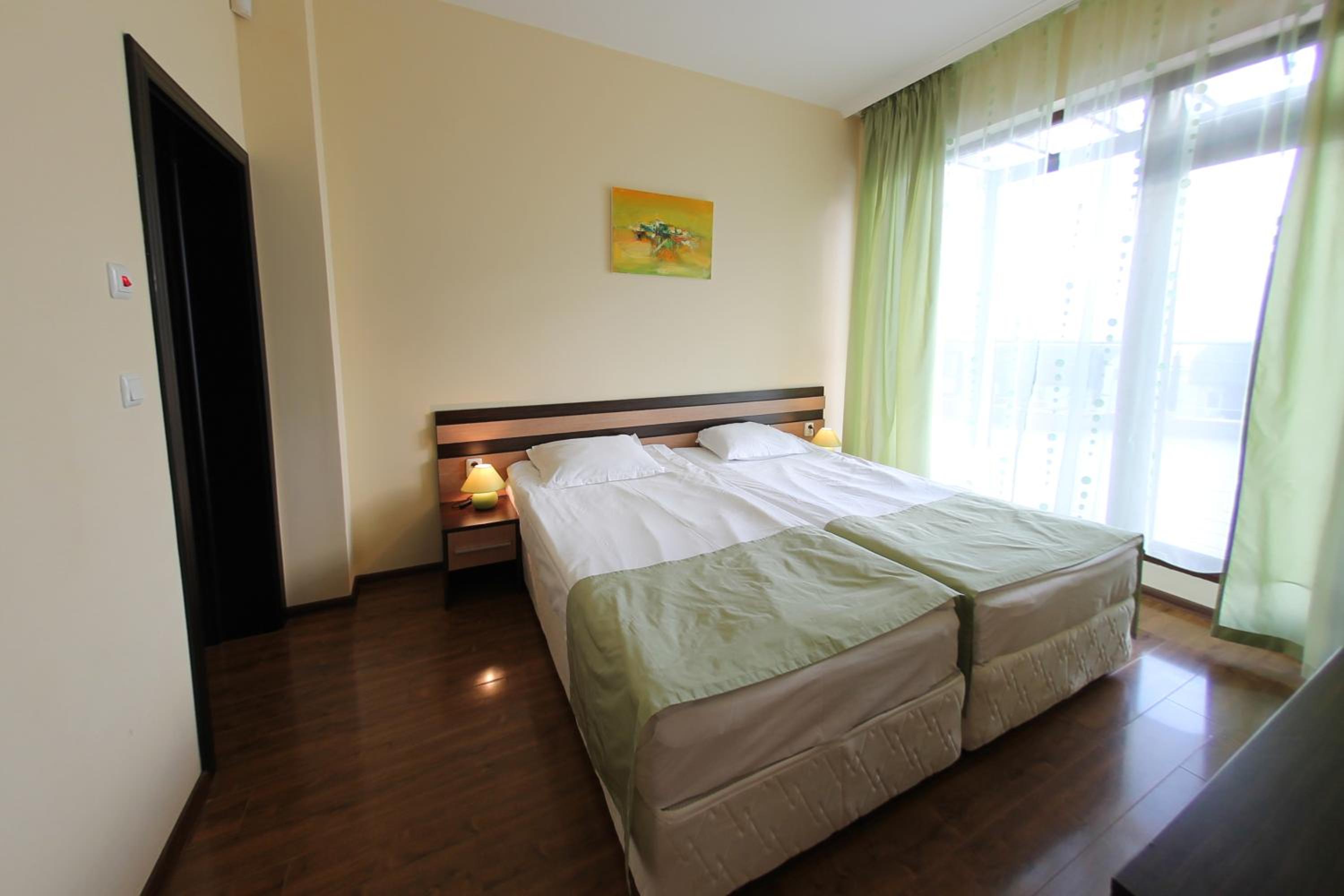 One-Bedroom Apartment with Balcony and Pool View - Free Access to Aquapark and Action Park - Photo 1