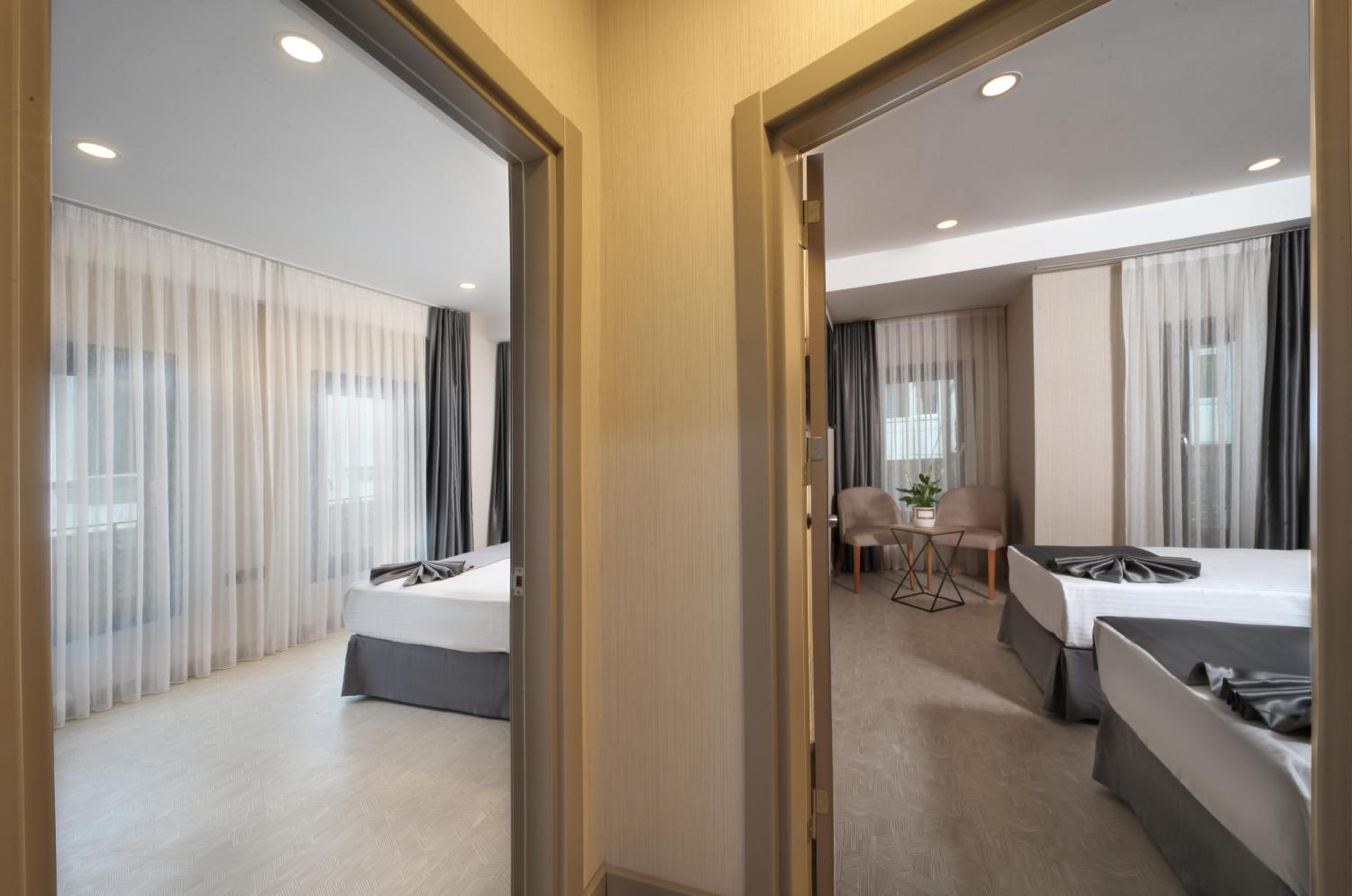 Deluxe Family & Connected Suite with 1 Bathroom with Turkish Hammam Sink Annex Building  photo 2