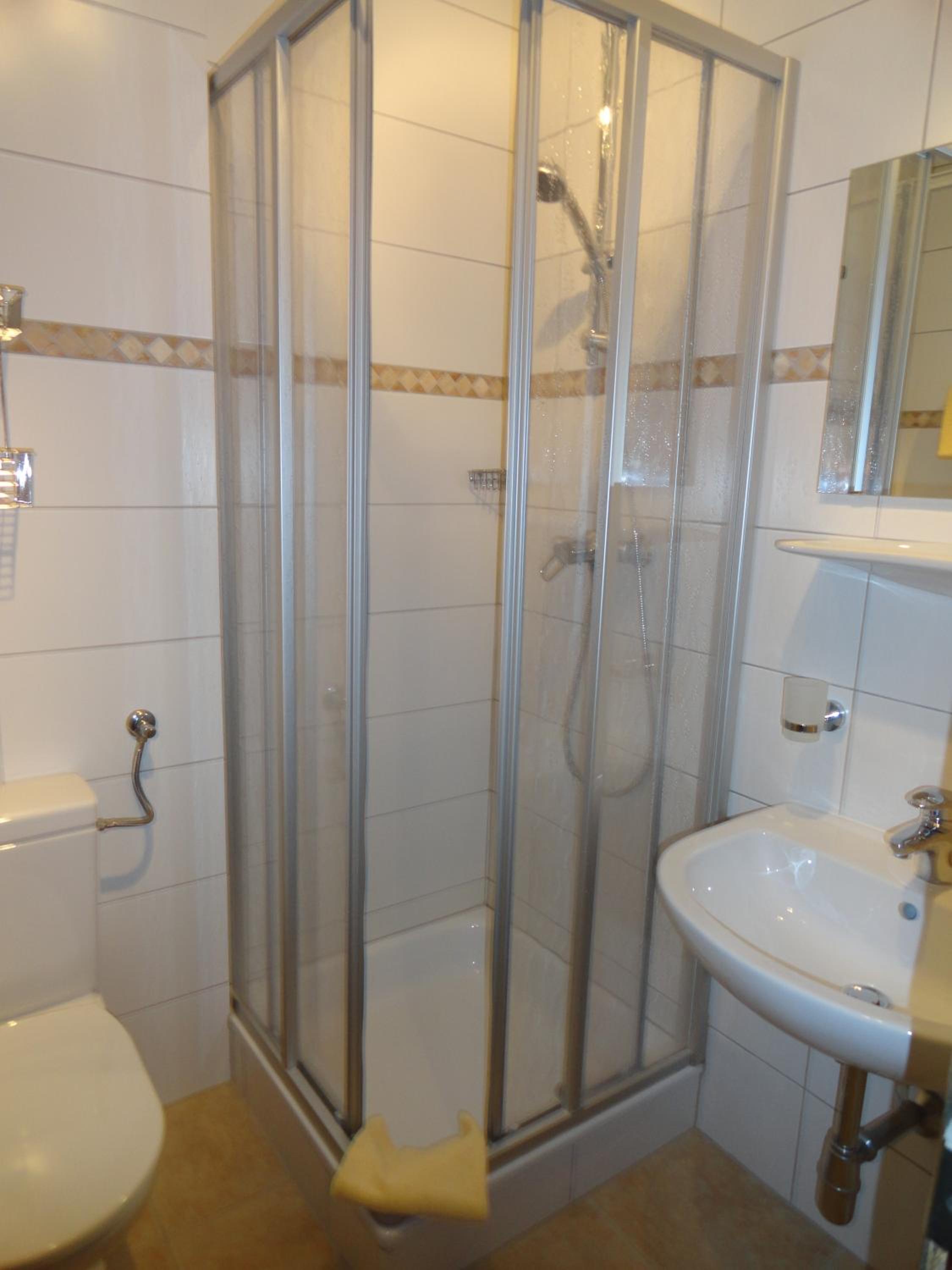 Double Room with Balcony - Photo 6