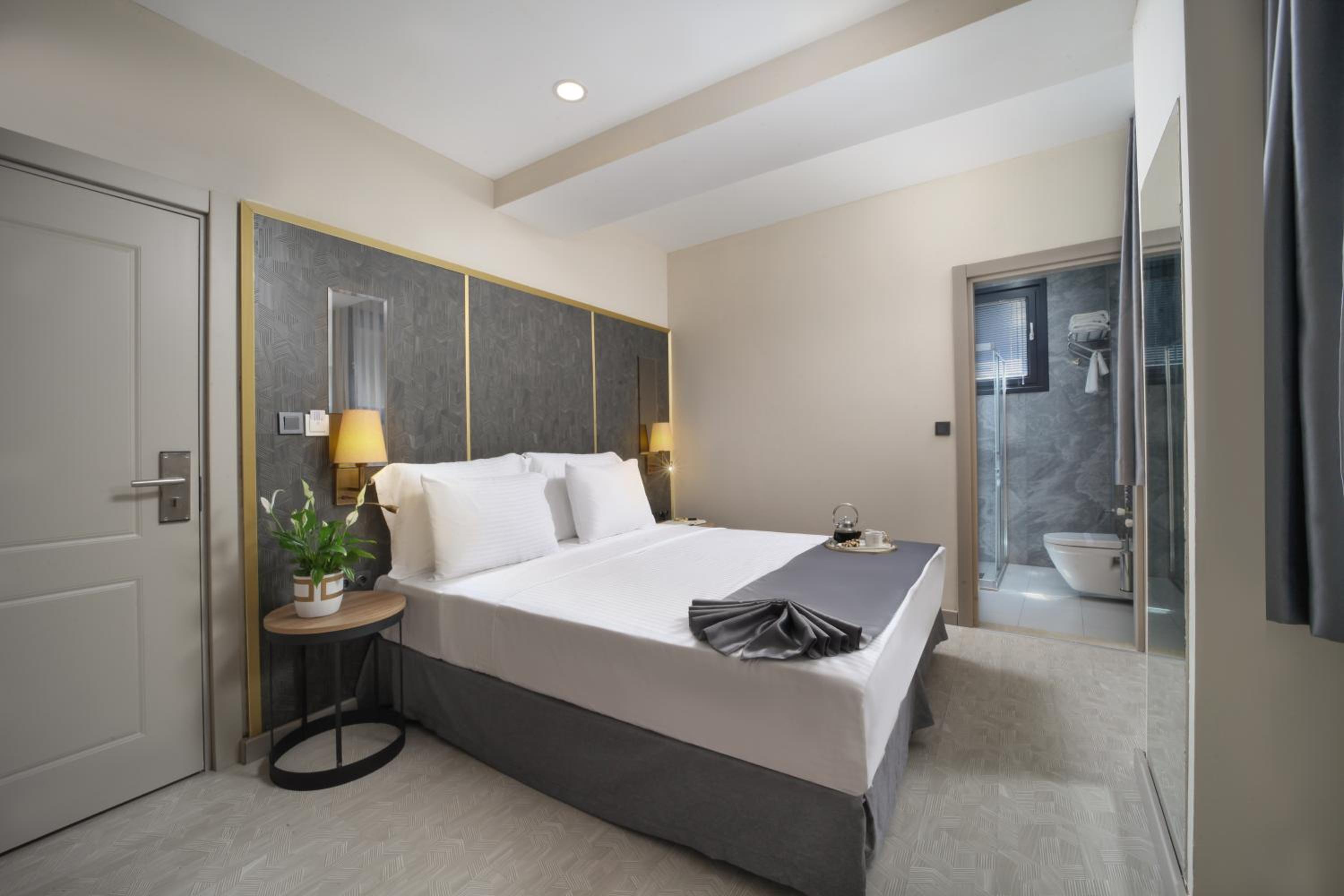 Standard Double or Twin Room - Basement Floor - Annex Building photo 1
