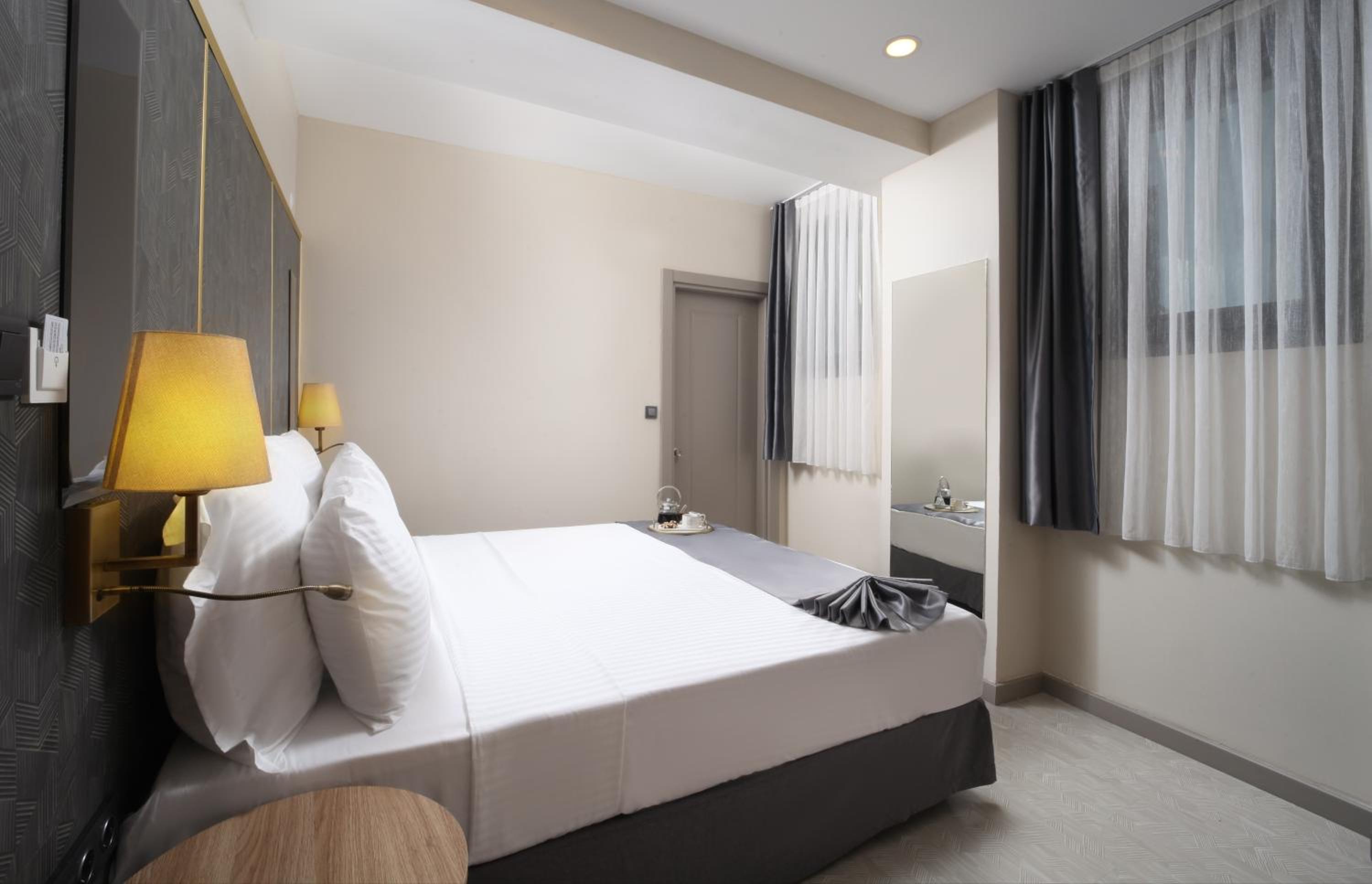Standard Double or Twin Room - Basement Floor - Annex Building photo 2