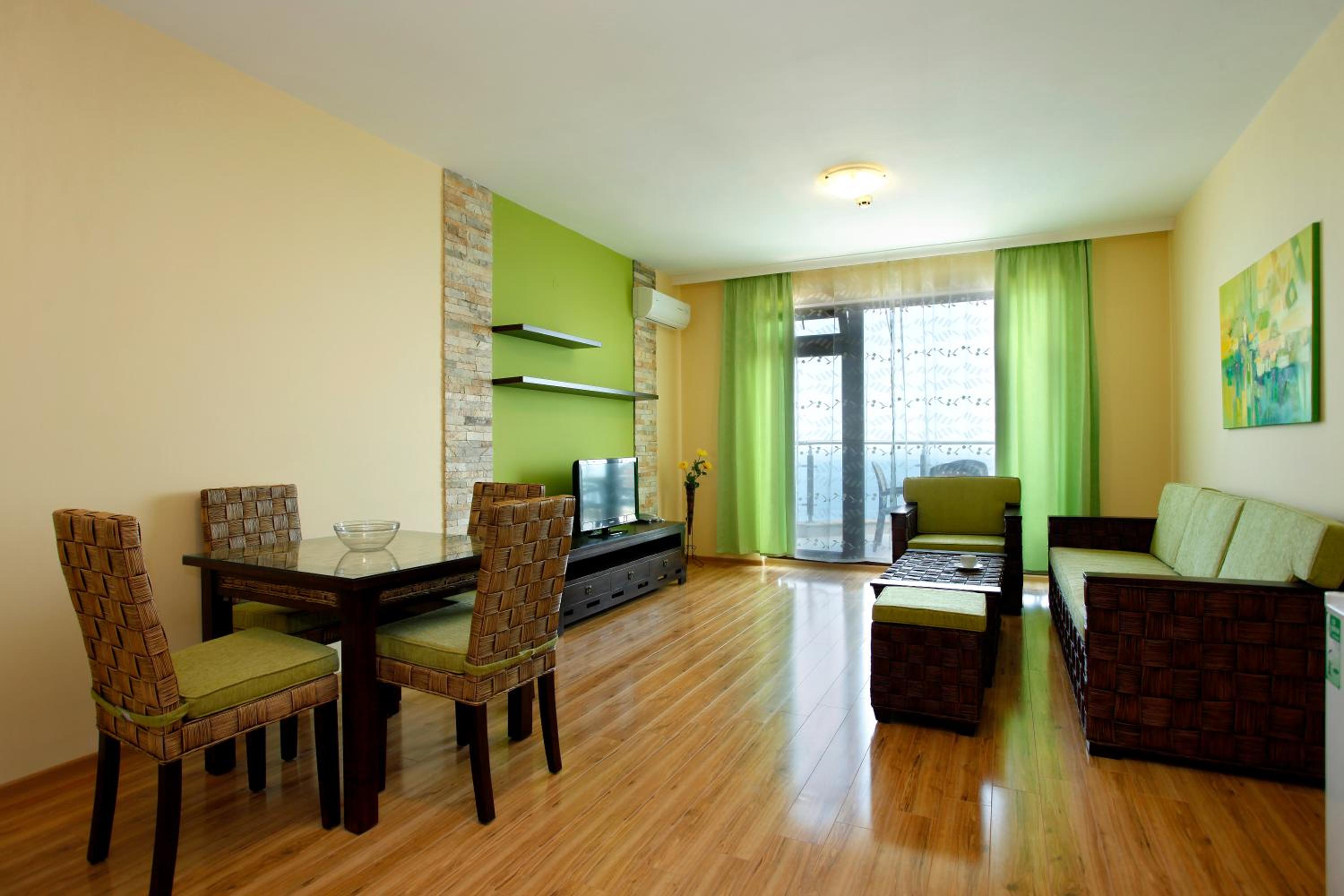 Deluxe One-Bedroom Apartment with Balcony and Sea View - Free Access to Aquapark and Action Park - Photo 3