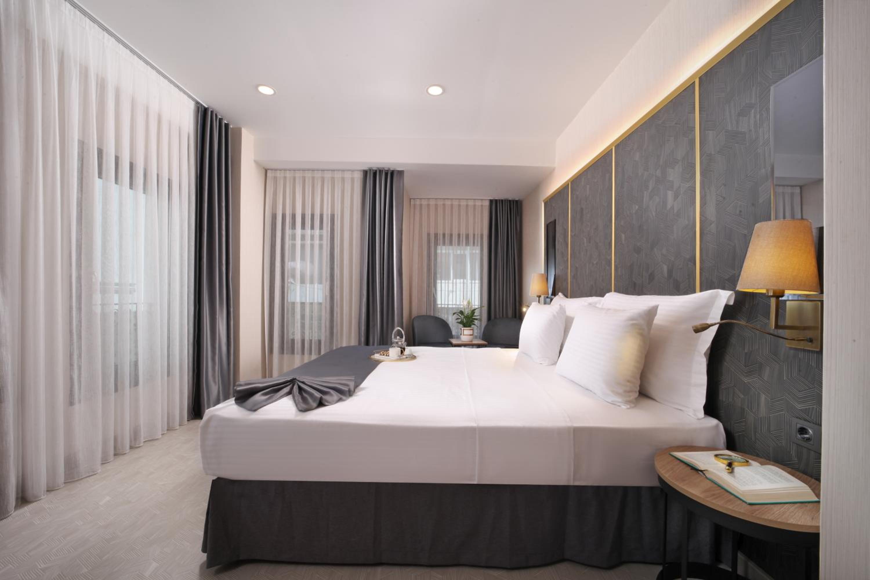Deluxe Family & Connected Suite with 1 Bathroom with Turkish Hammam Sink Annex Building  photo 3