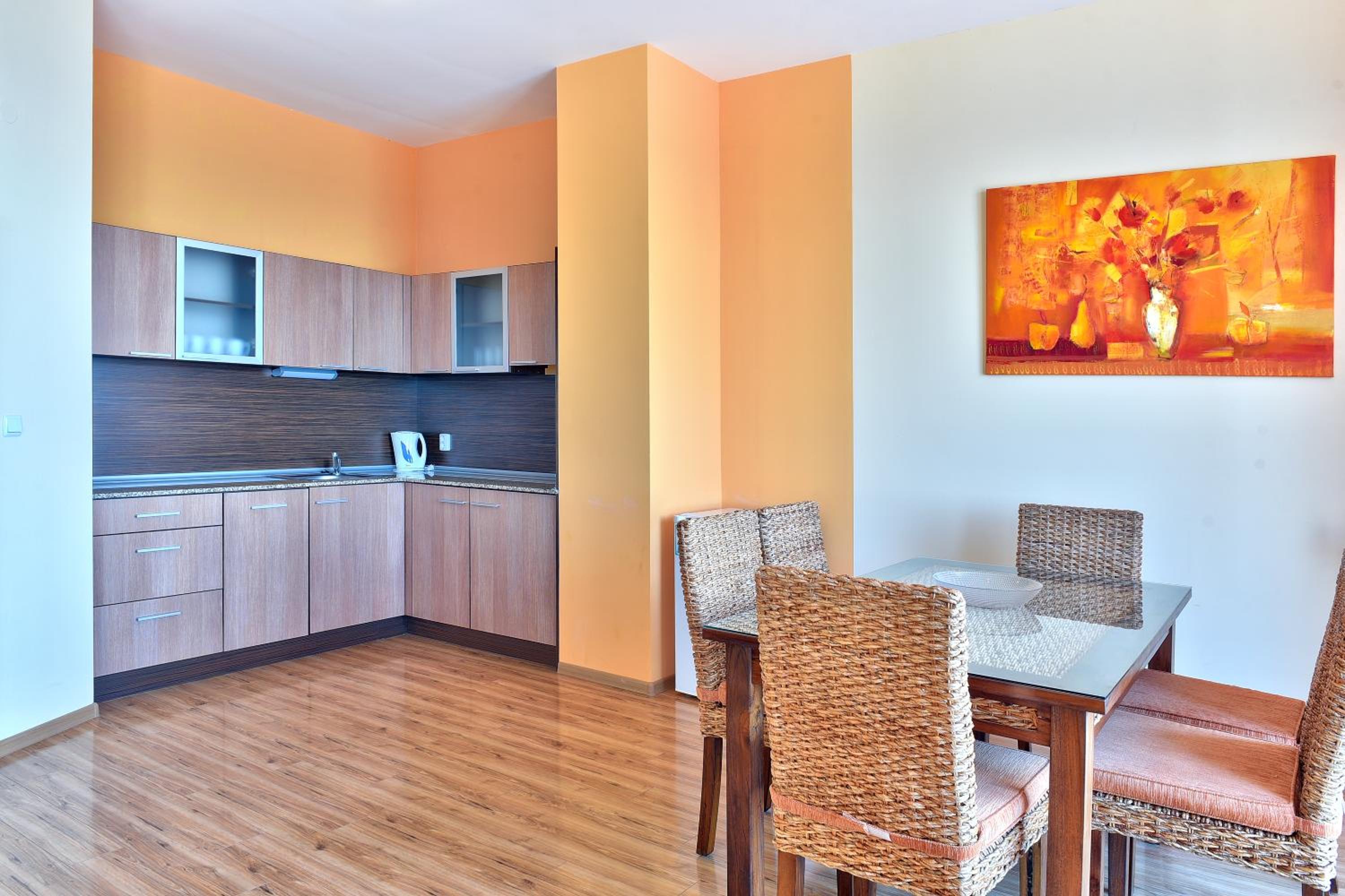 Deluxe One-Bedroom Apartment with Balcony and Sea View - Free Access to Aquapark and Action Park - Photo 4