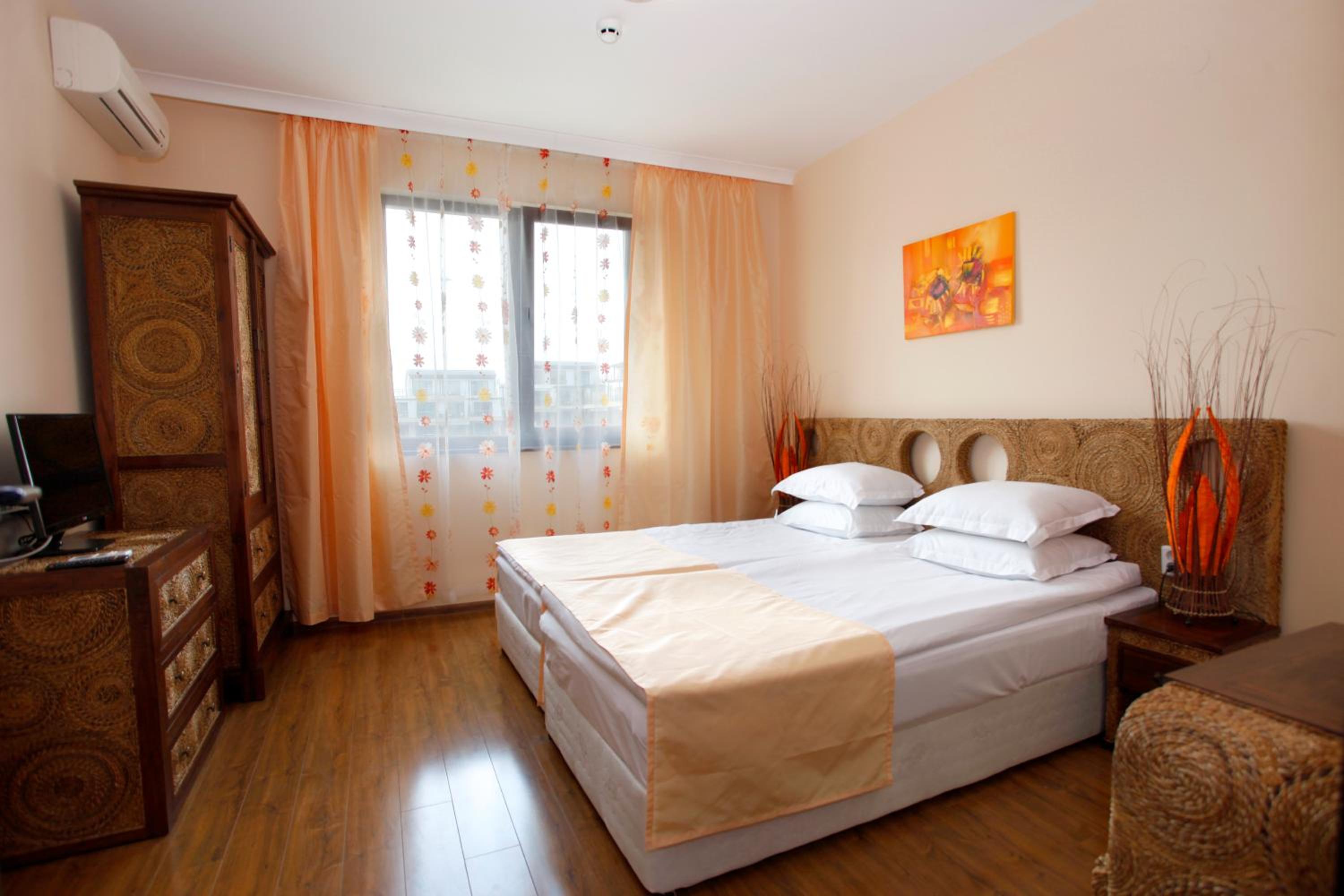 Deluxe One-Bedroom Apartment with Balcony and Sea View - Free Access to Aquapark and Action Park - Photo 1