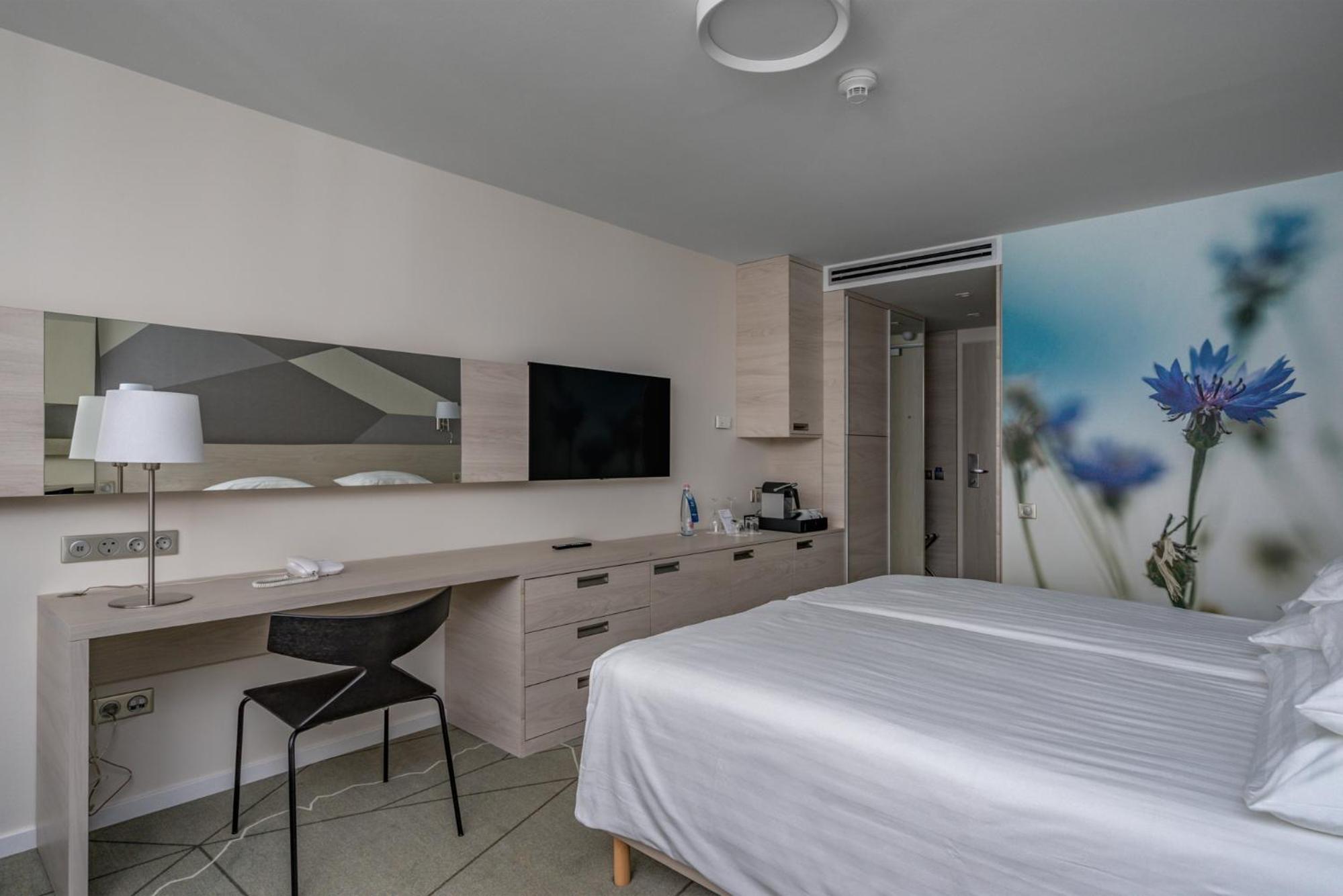 Premium Plus Room with Wellness and Fitness Access thumbnail 5