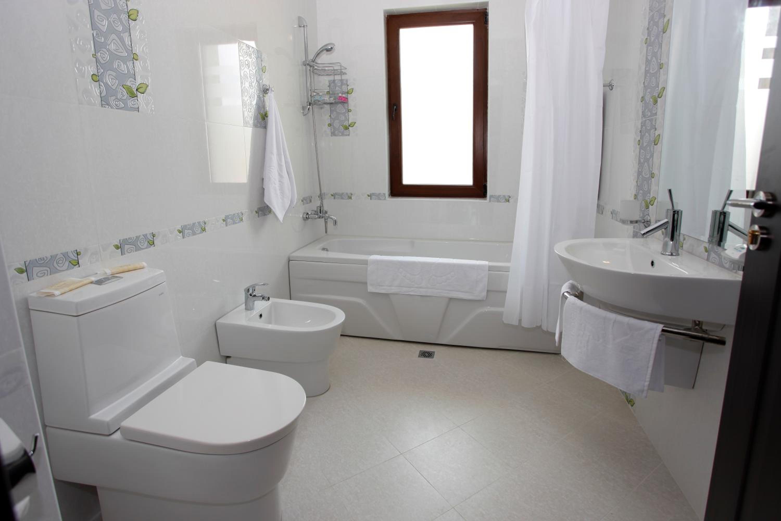 Deluxe Two-Bedroom Apartment with Balcony and Frontal Sea View - Free Access to Aquapark and Action Park - Photo 5