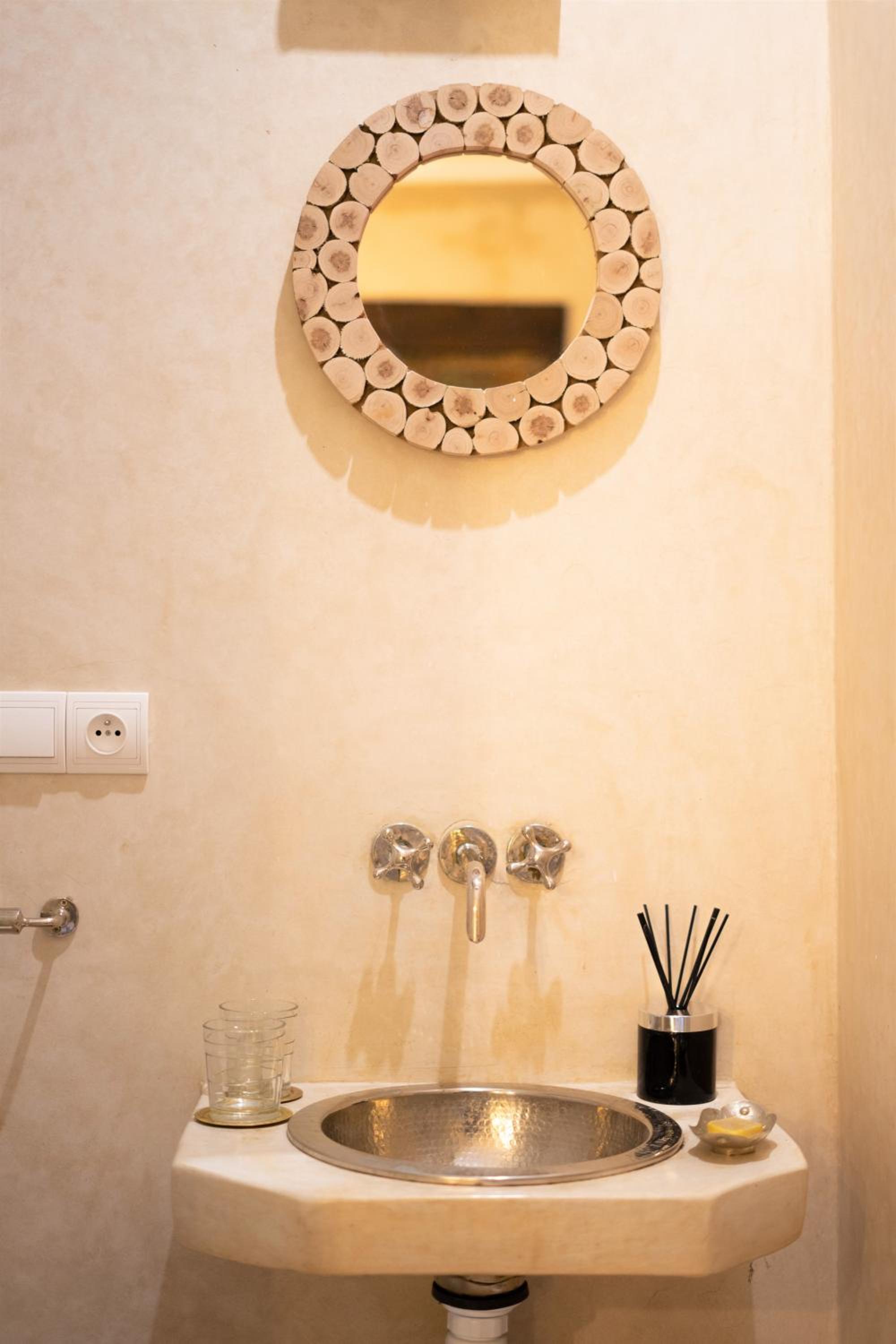 Double Room with Private Bathroom - Photo 5