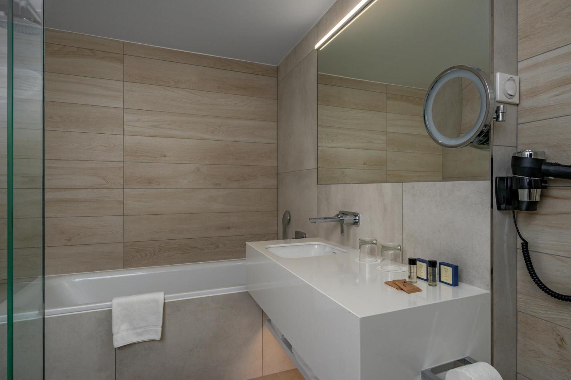 Suite with Wellness and Fitness Access