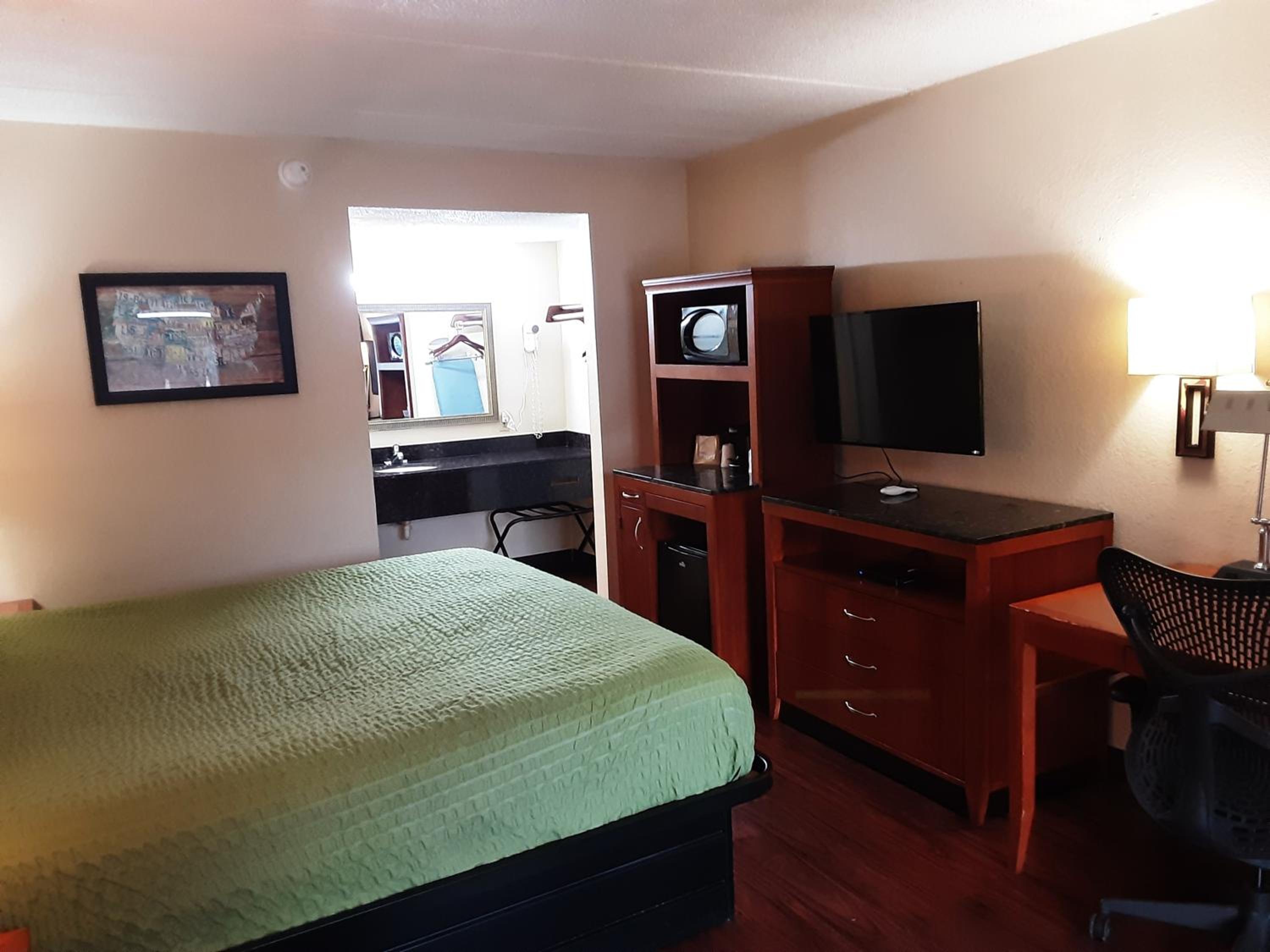 King Room - Accessible/Non-Smoking - Photo 2