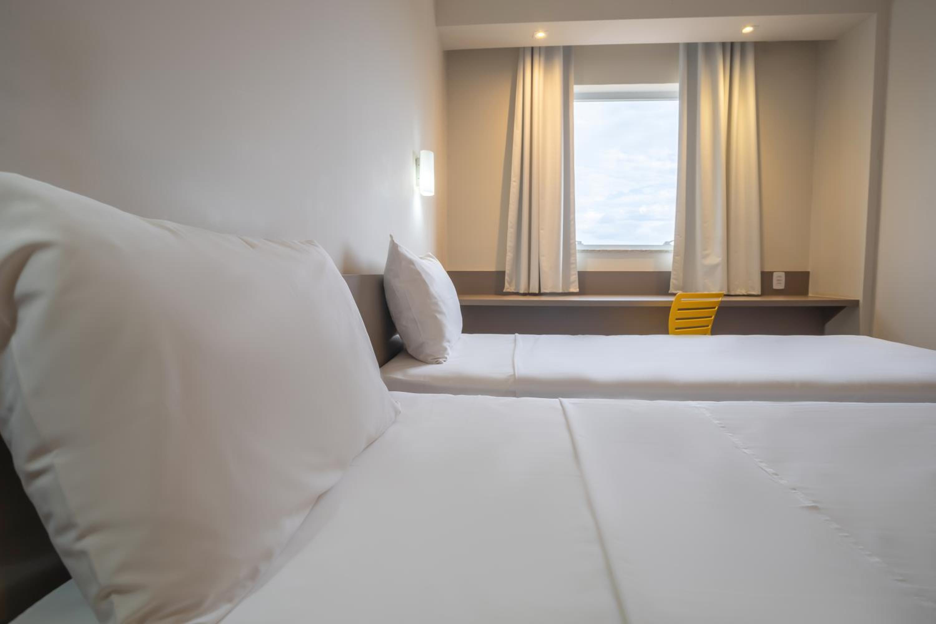Standard Twin Room - Photo 3