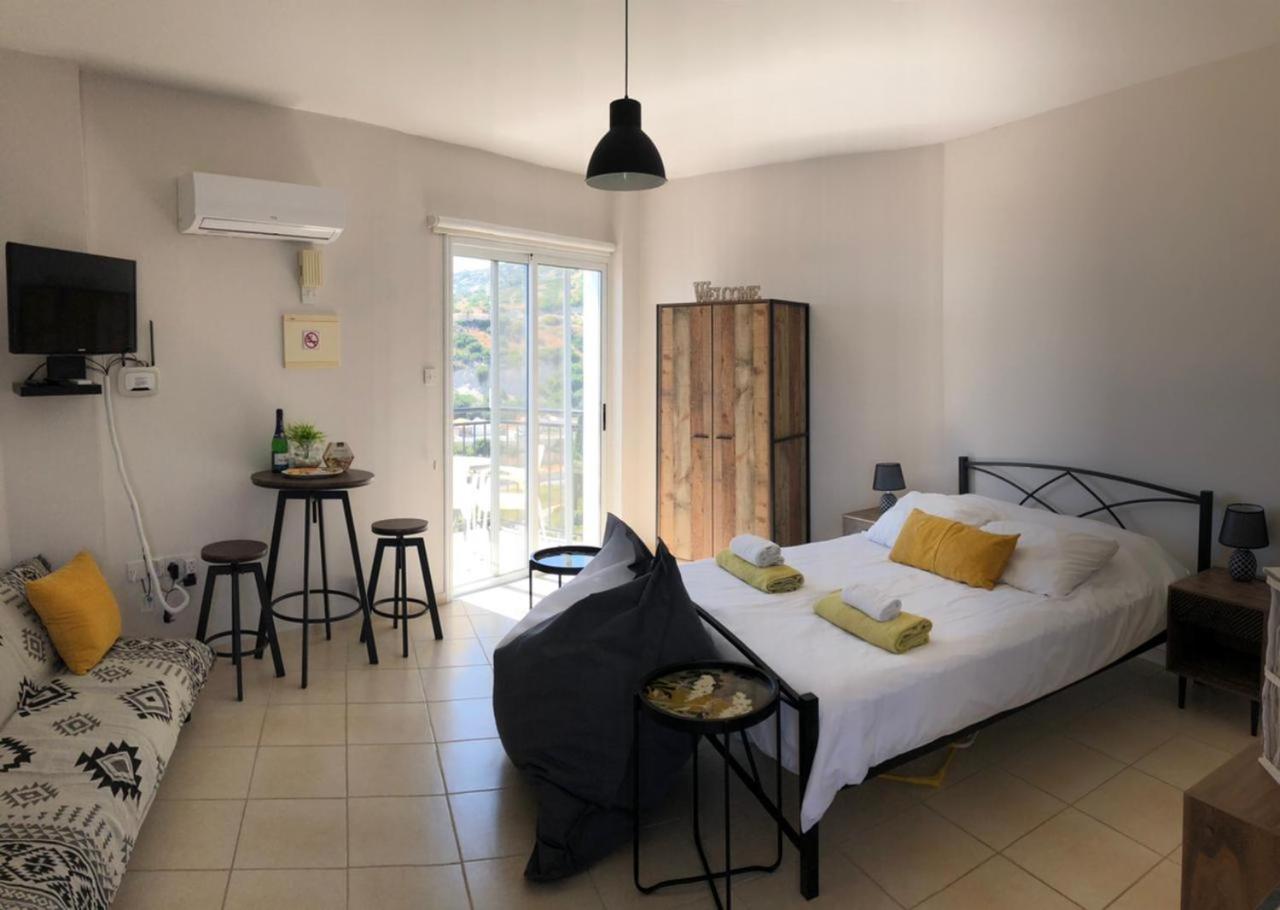 Studio Apartment with Sea View photo 3