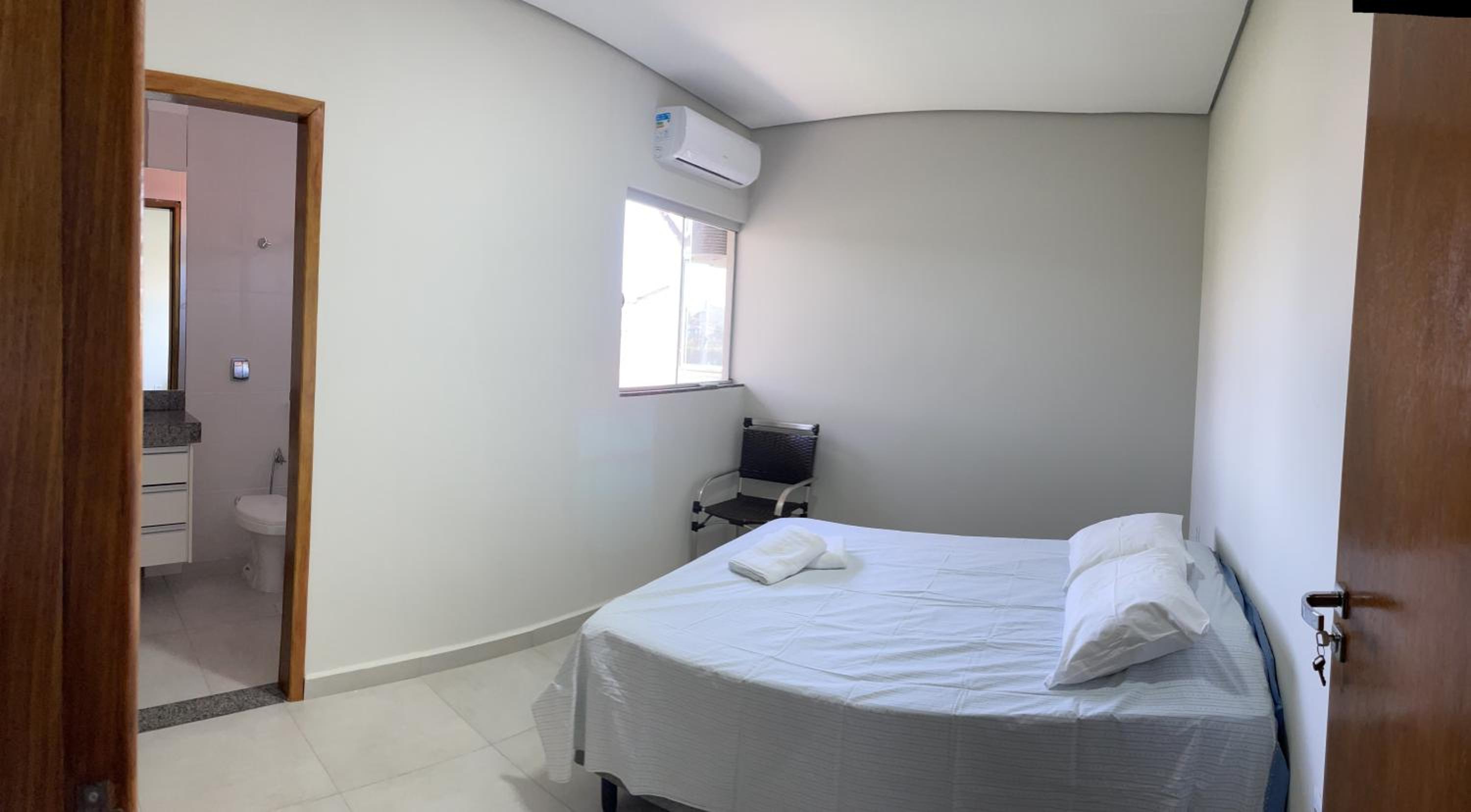 One-Bedroom Apartment photo 1