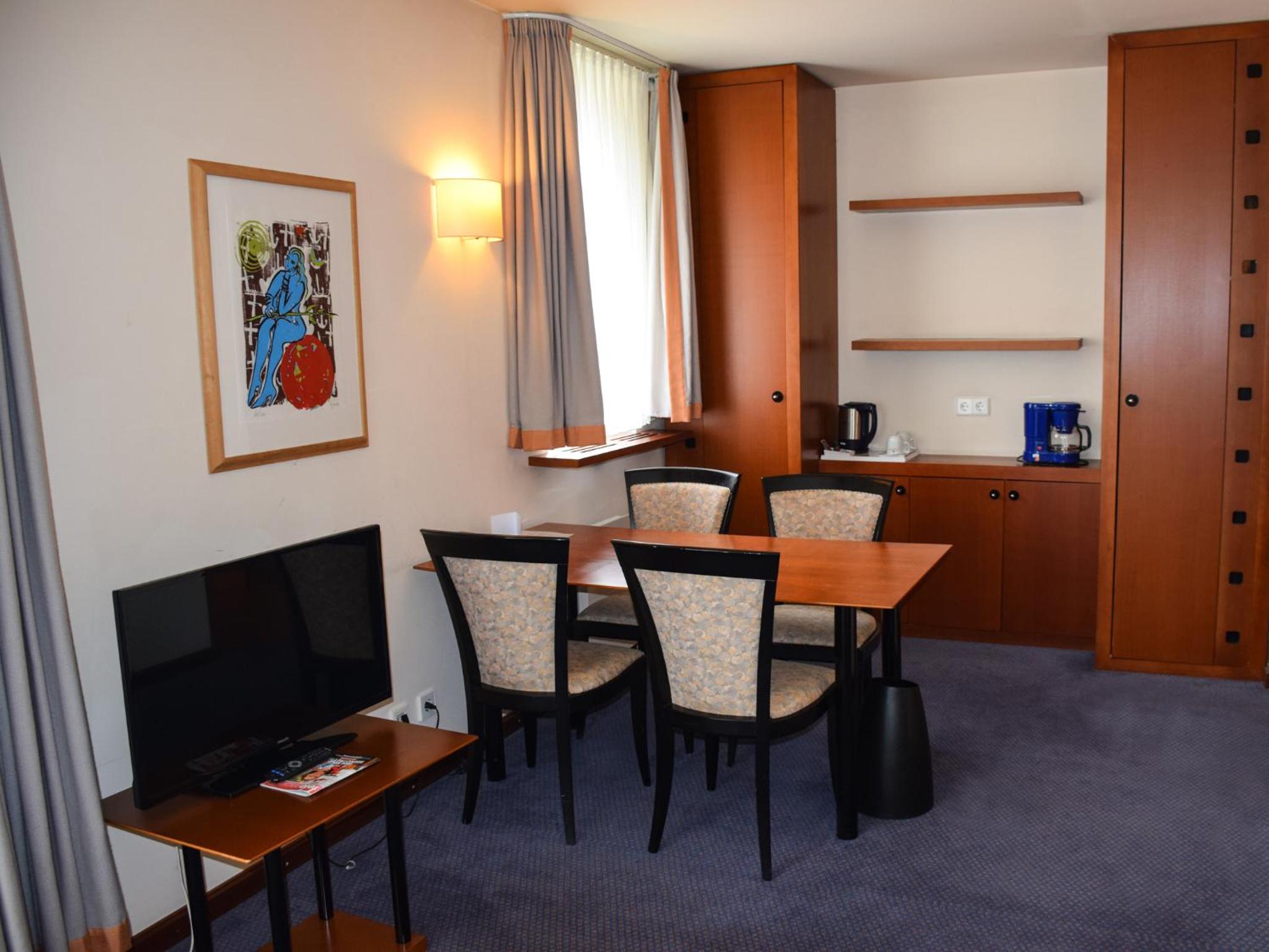 Apartment - partly with Balcony - Photo 5