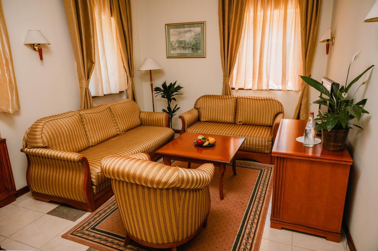 Deluxe Queen Suite photo 1