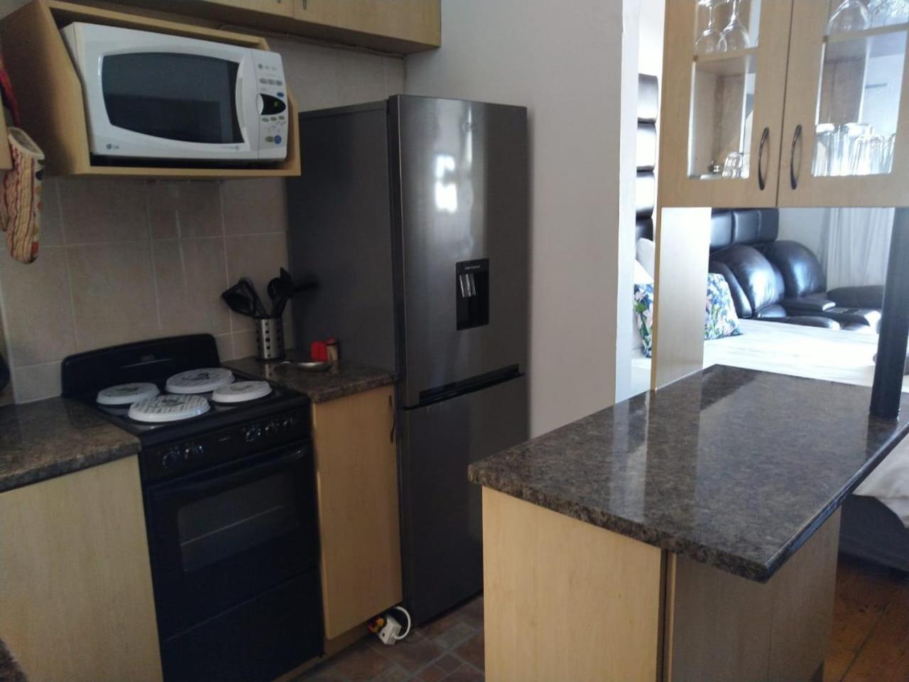 One-Bedroom Apartment - Photo 6