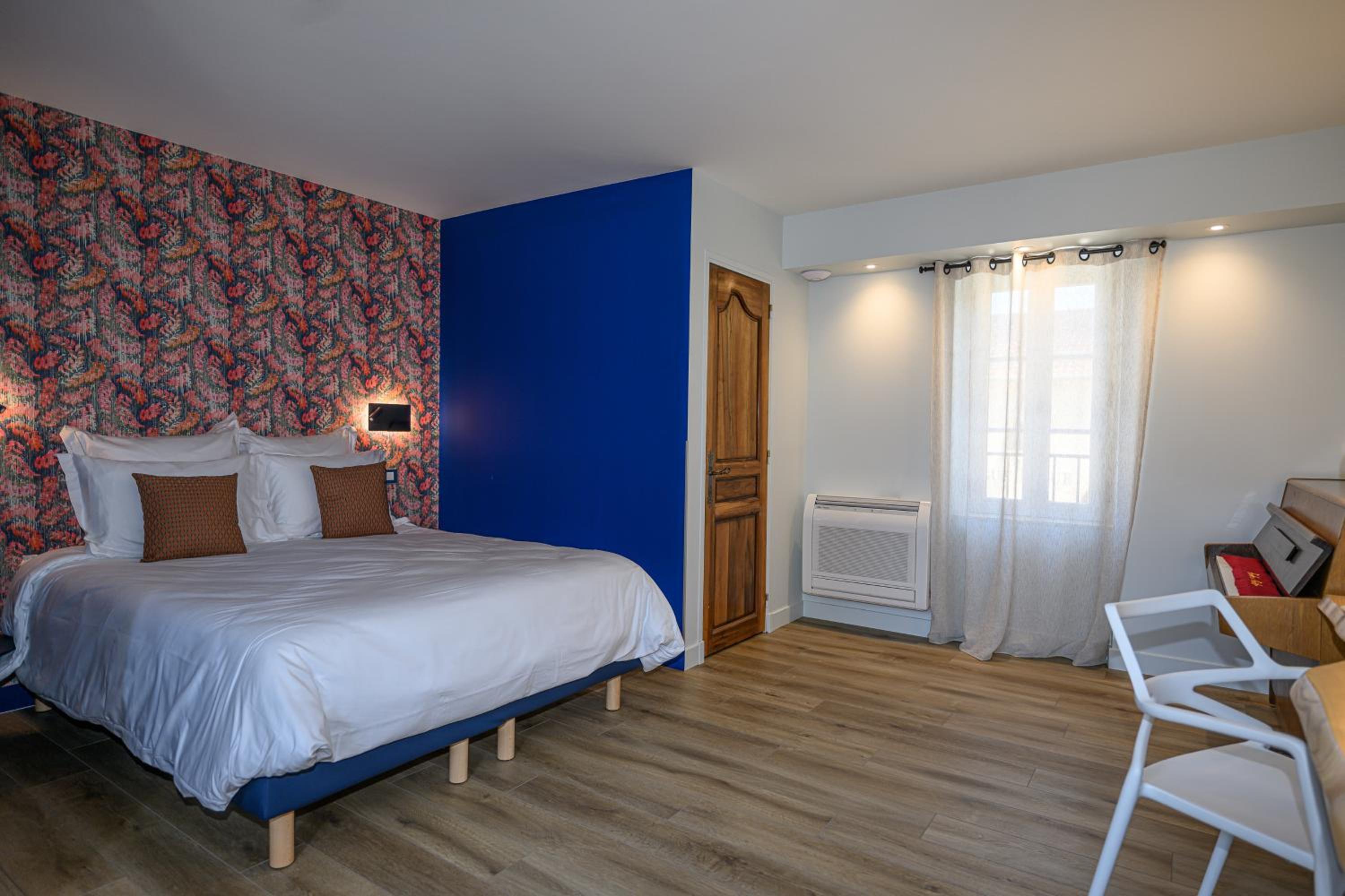 Large Double Room - Photo 3