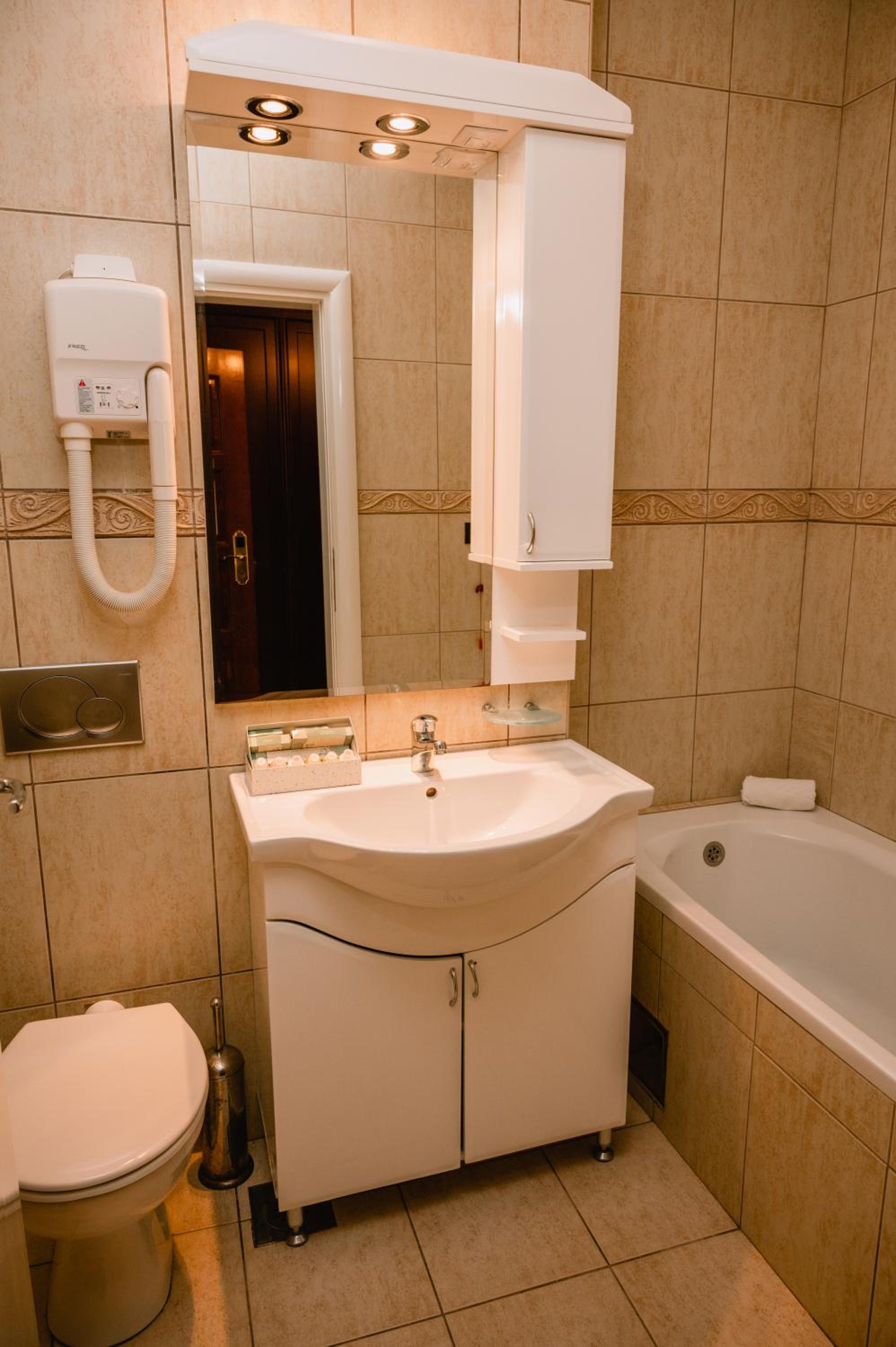 Deluxe Twin Room photo 2
