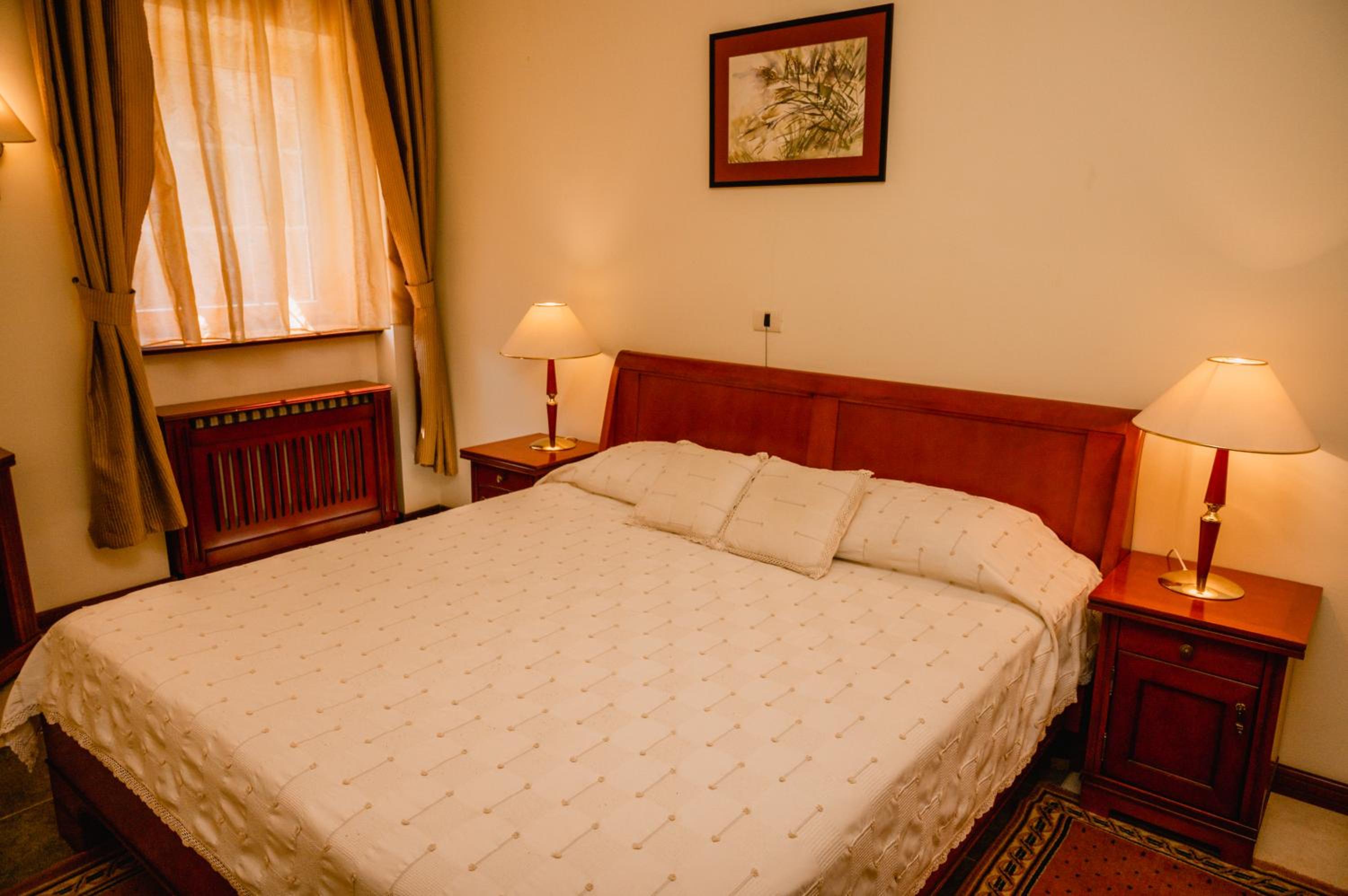 Deluxe Queen Suite photo 3