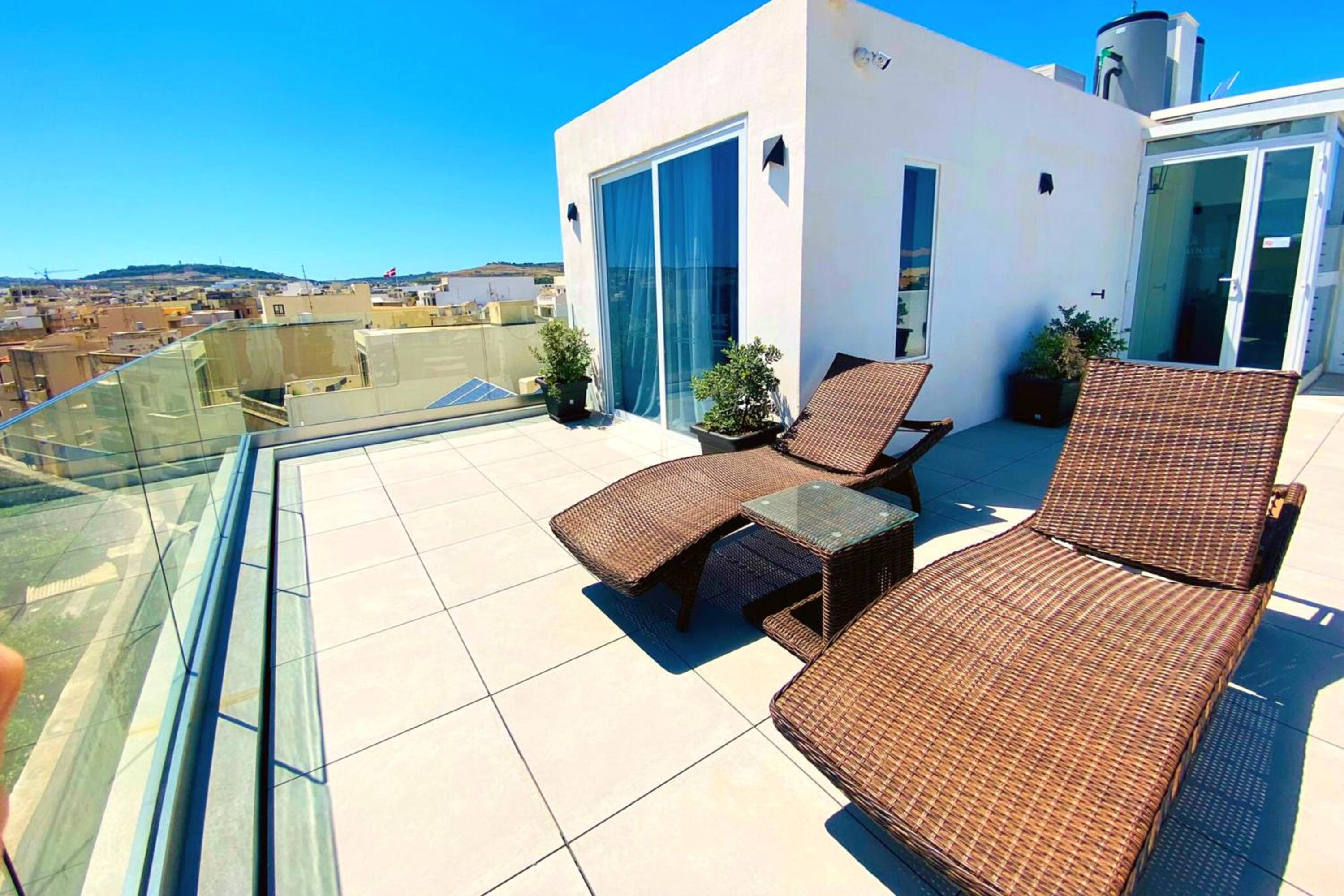 King Suite with Balcony photo 3