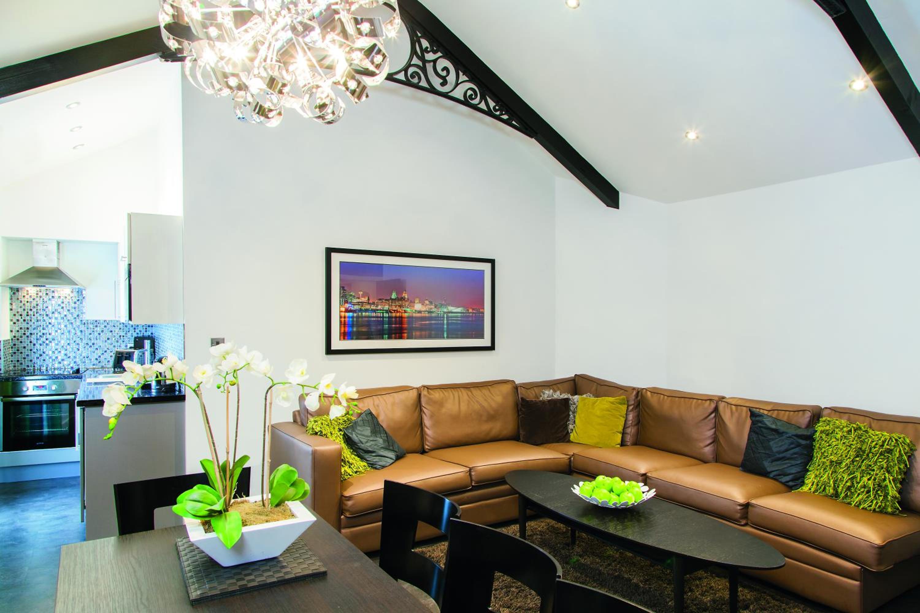 Two Bedroom Luxe (8 Adults)   photo 2