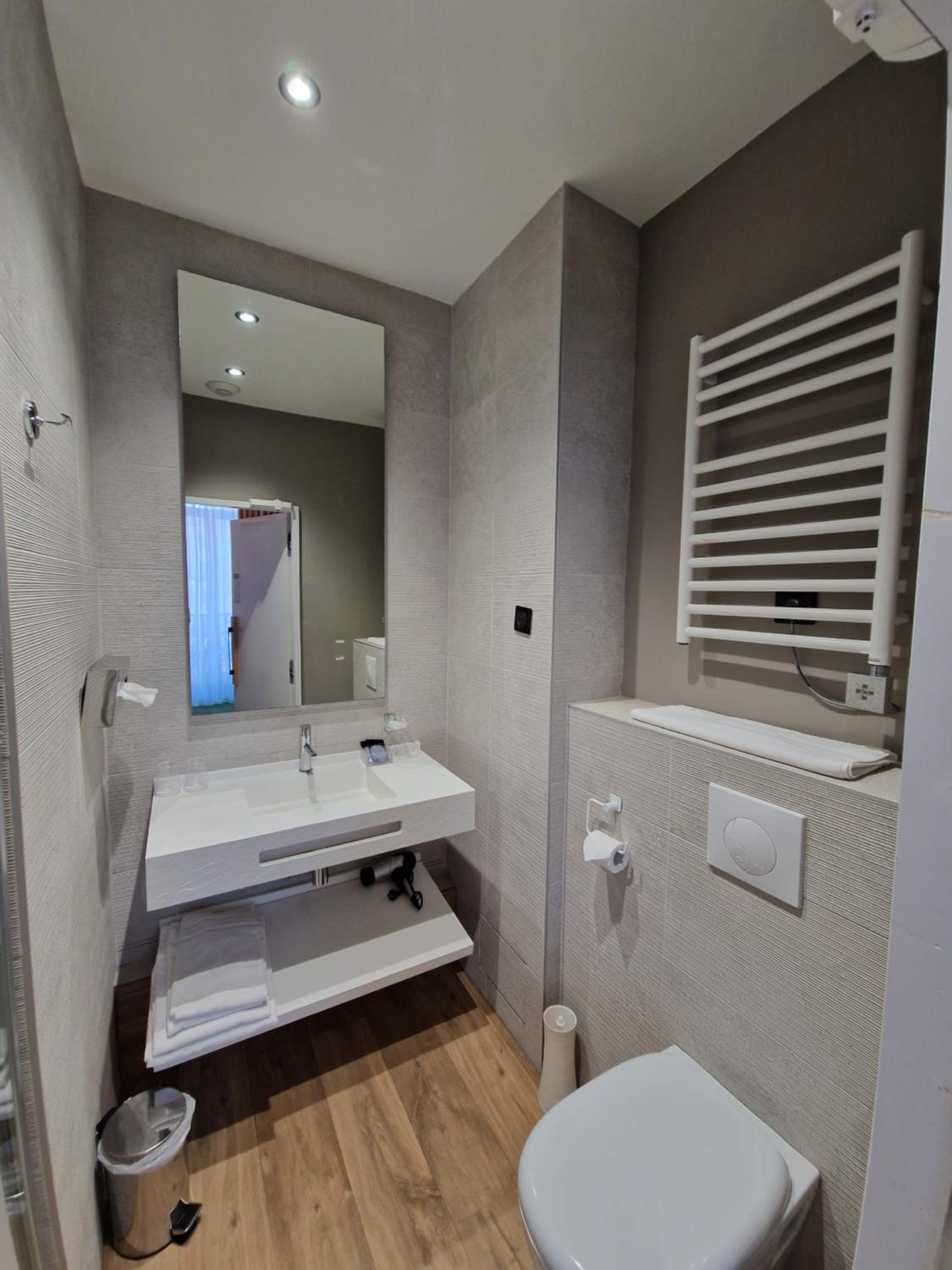 Superior Double Room with Balcony - Photo 4