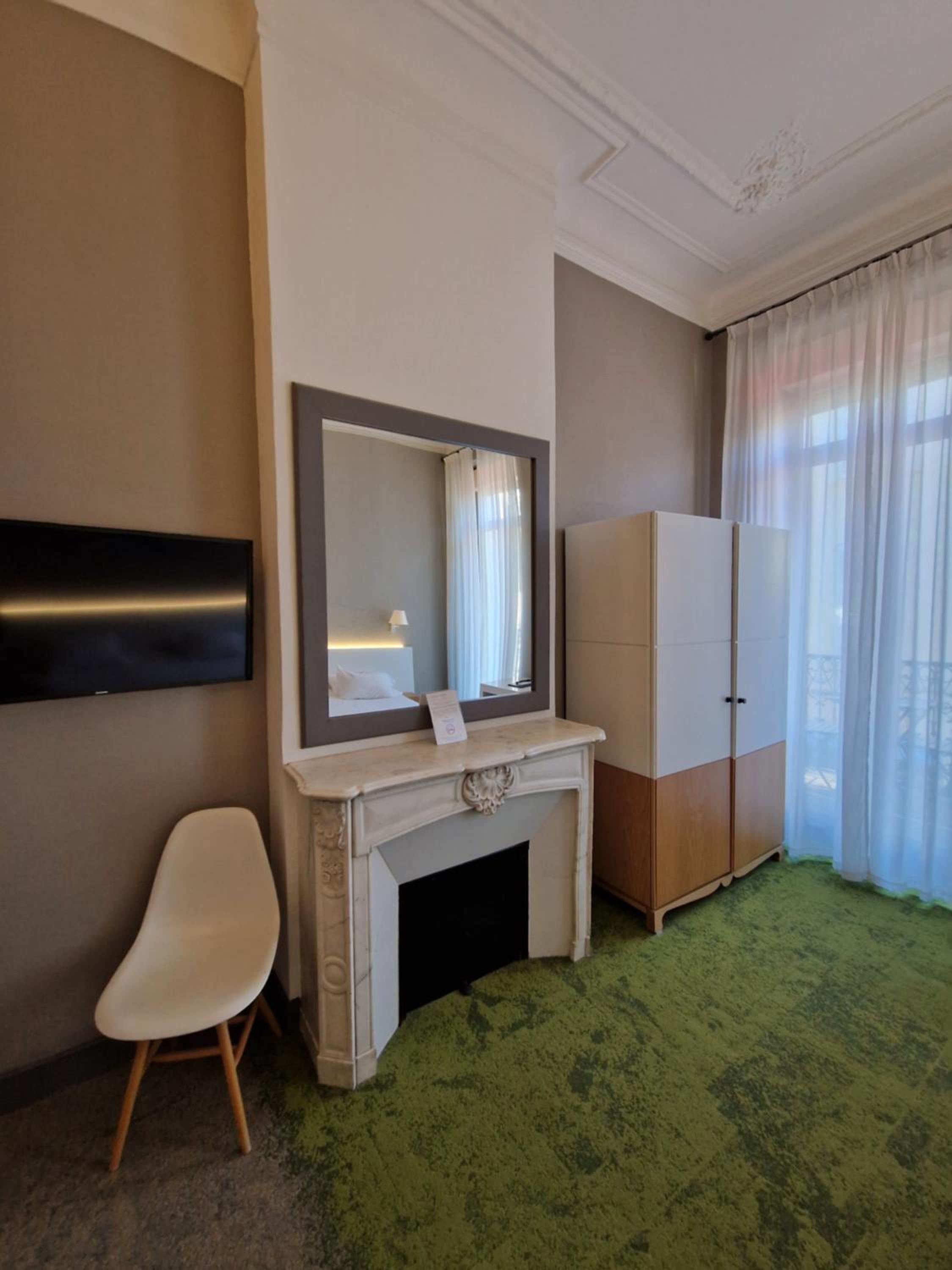 Superior Double Room with Balcony - Photo 7
