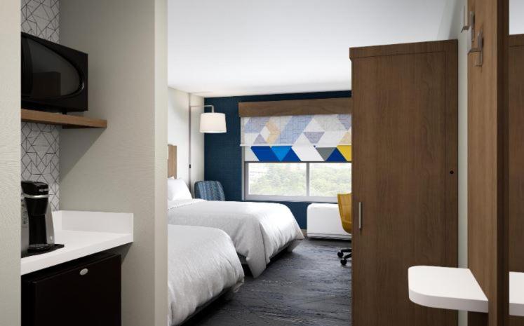 Standard King Room with Mobility Accessible Roll-In Shower - Photo 1