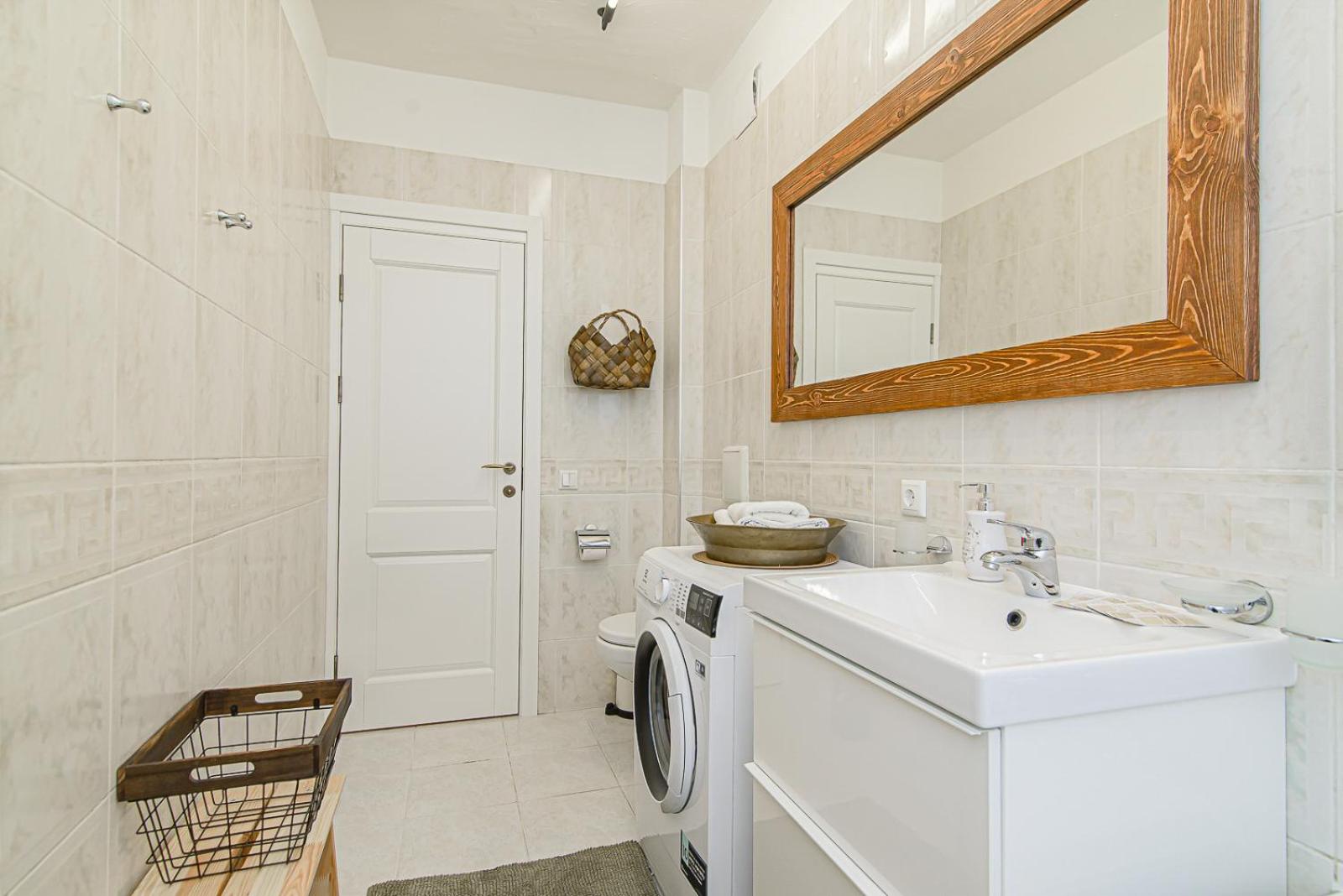 One-Bedroom Apartment - Photo 11